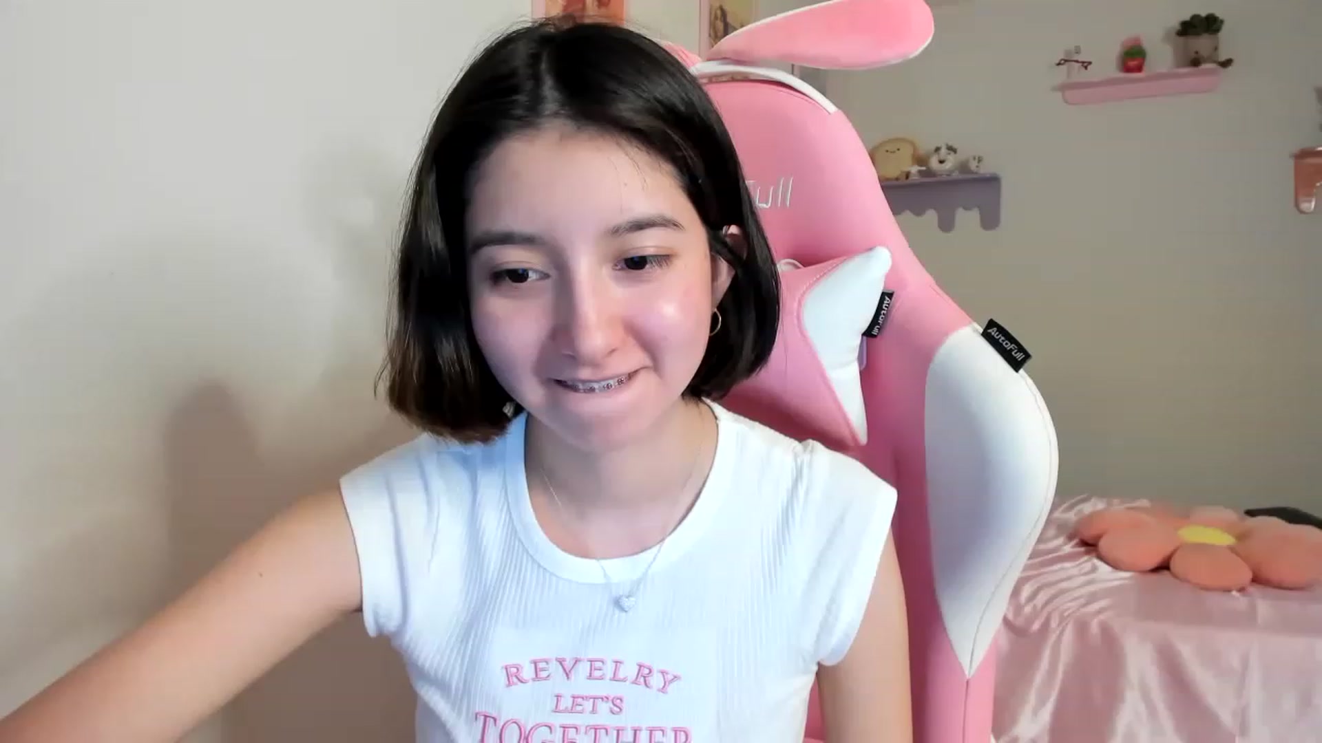Gallery image thumbnail from Cherrycute666's myfreecams stream on, 07/31/2023, 01:38 image 17 of 20