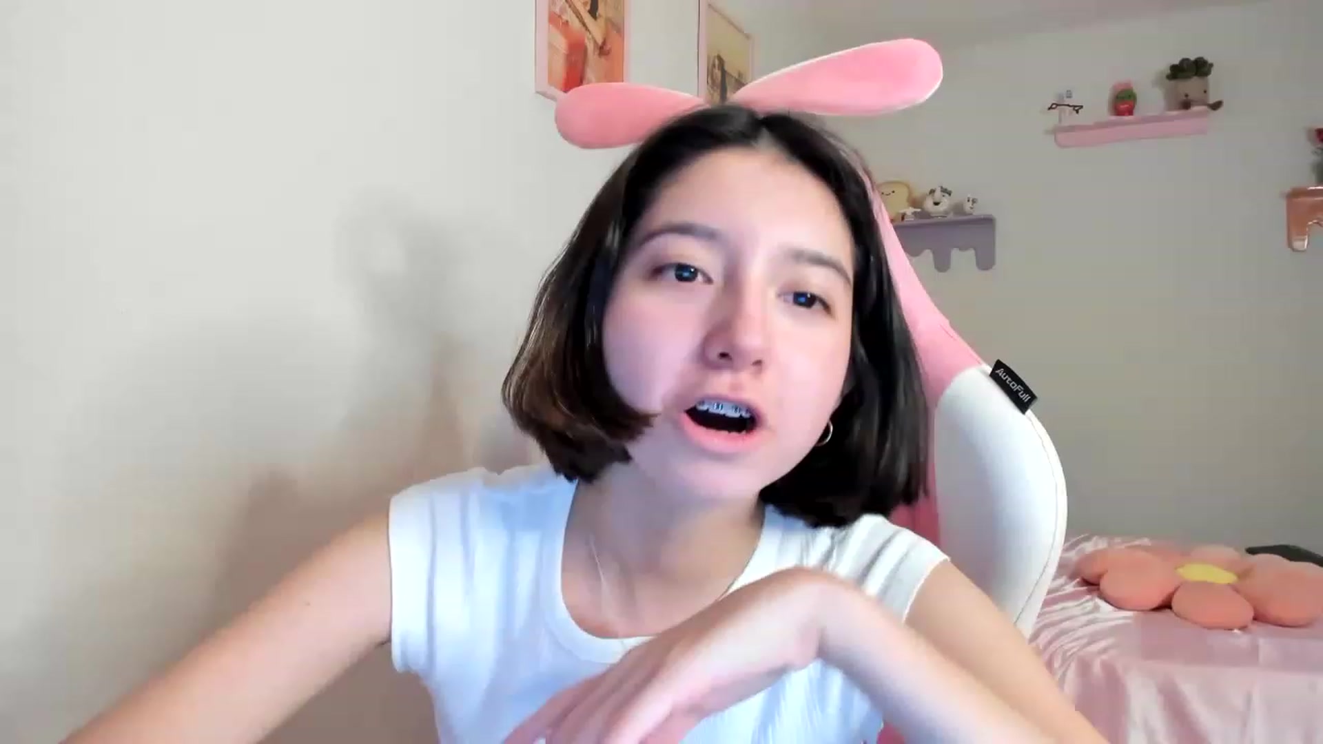 Gallery image thumbnail from Cherrycute666's myfreecams stream on, 07/31/2023, 01:38 image 18 of 20