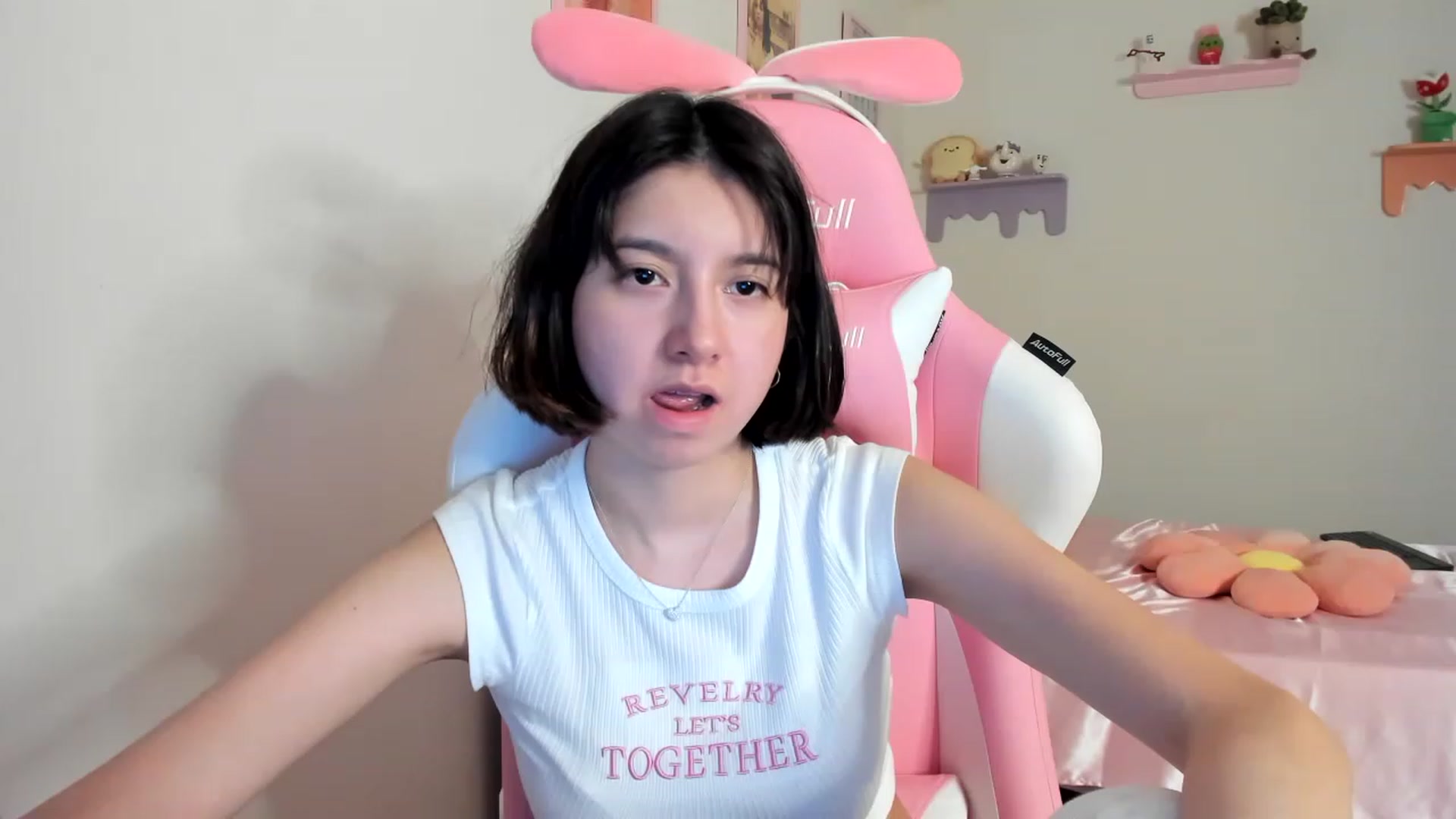Gallery image thumbnail from Cherrycute666's myfreecams stream on, 07/31/2023, 04:07 image 17 of 20