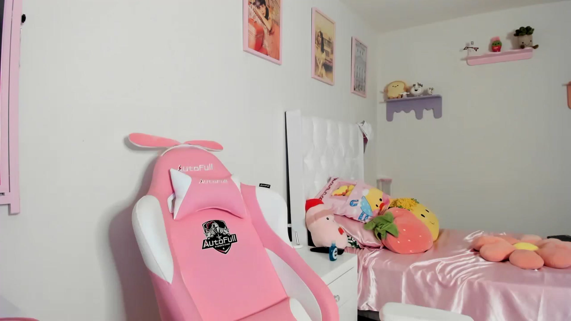 Gallery image thumbnail from Cherrycute666's myfreecams stream on, 07/31/2023, 04:07 image 5 of 20