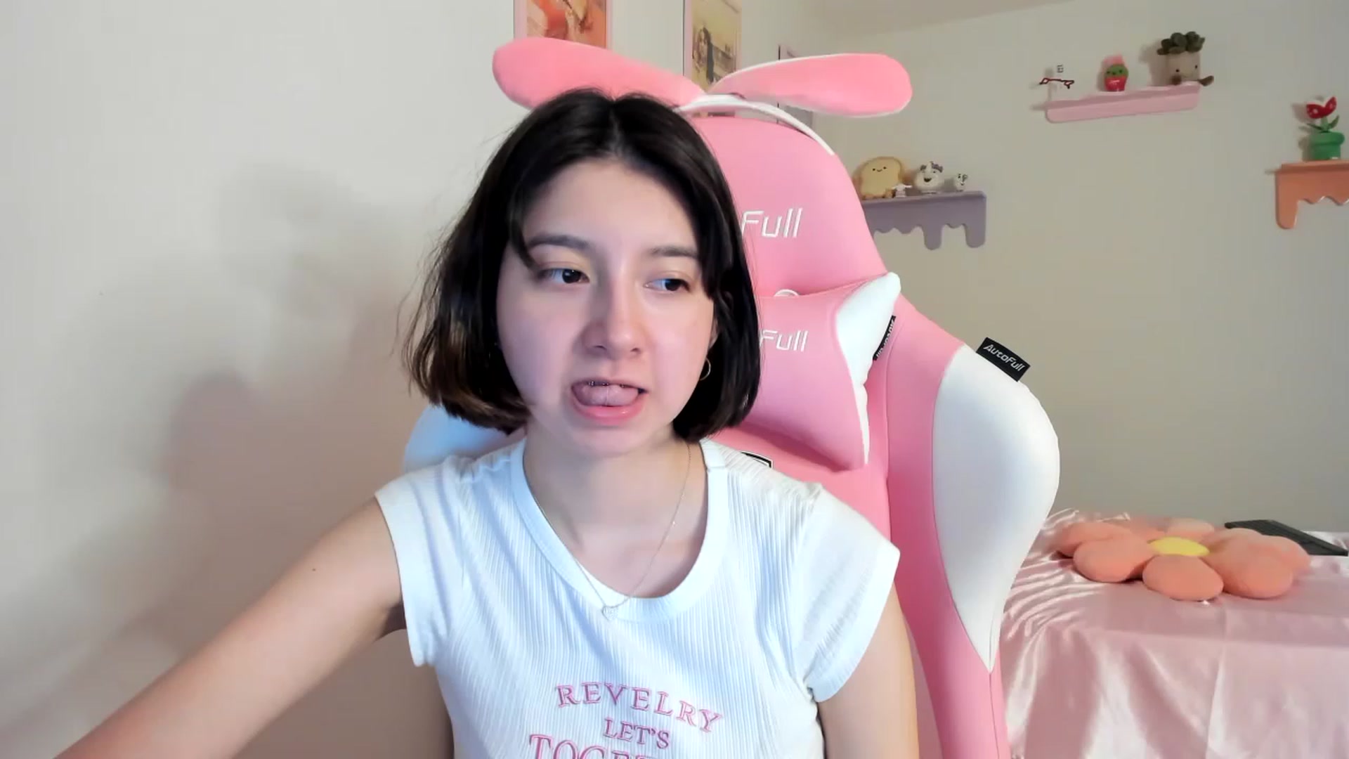 Gallery image thumbnail from Cherrycute666's myfreecams stream on, 07/31/2023, 04:07 image 10 of 20