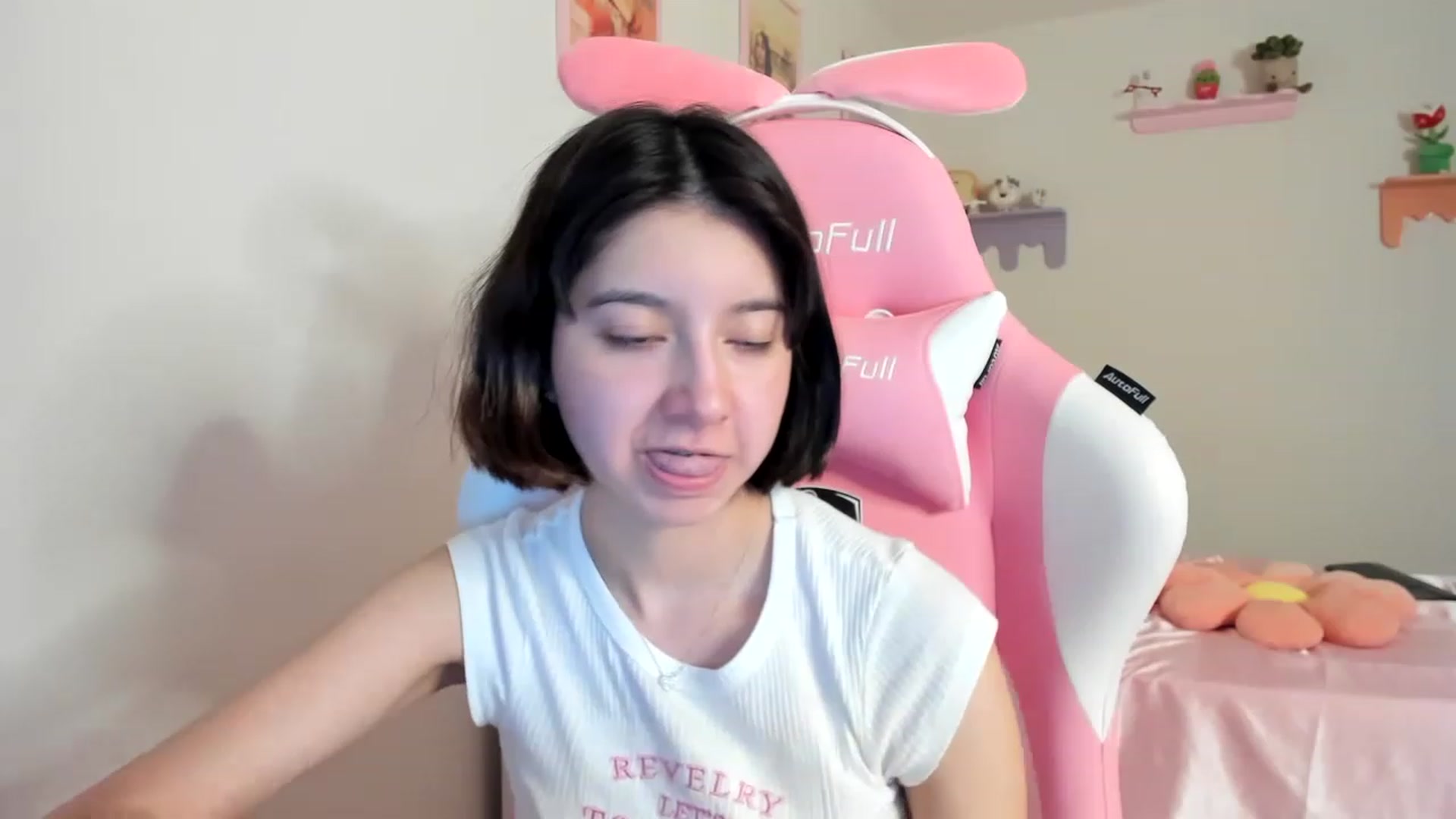 Gallery image thumbnail from Cherrycute666's myfreecams stream on, 07/31/2023, 04:07 image 11 of 20