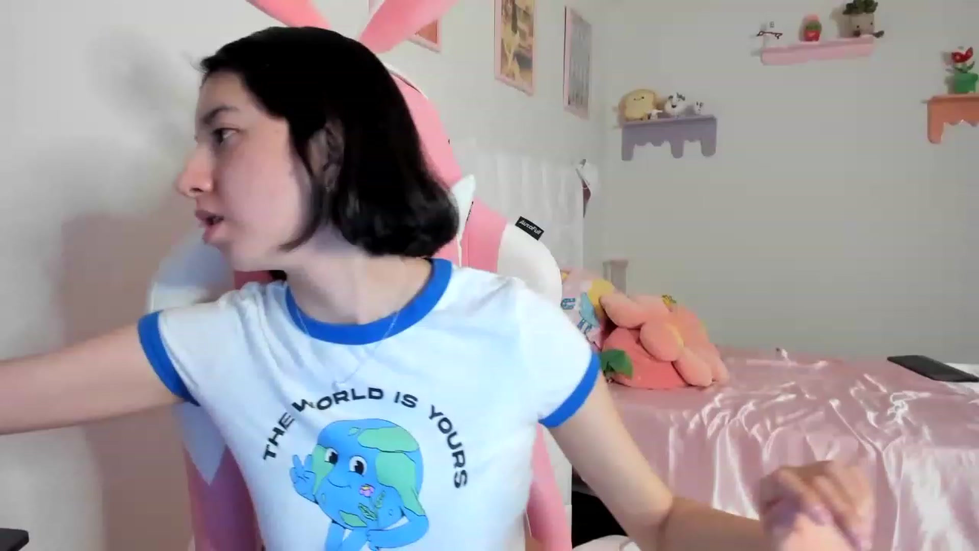 Gallery image thumbnail from Cherrycute666's myfreecams stream on, 08/01/2023, 03:44 image 10 of 20