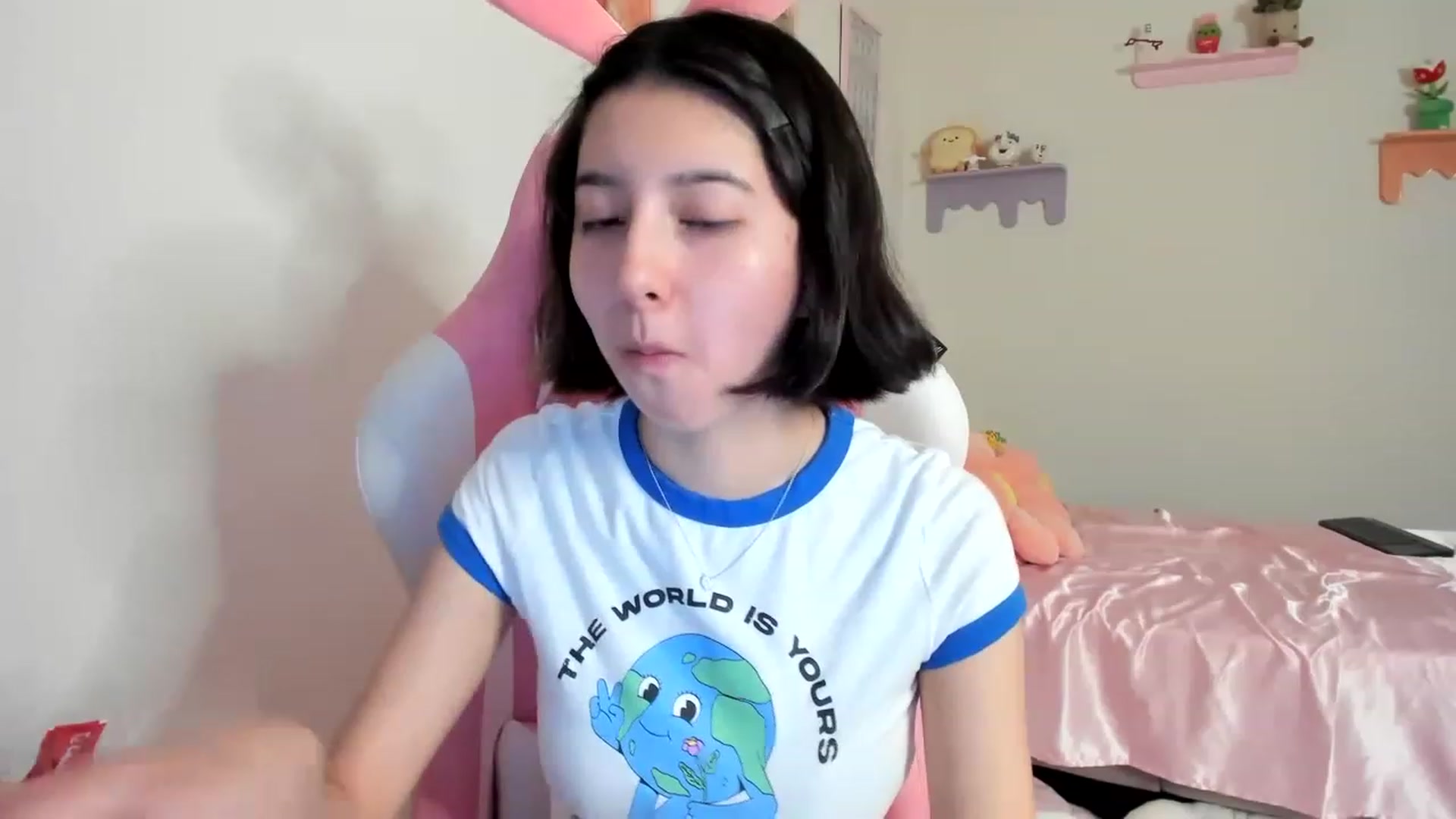 Gallery image thumbnail from Cherrycute666's myfreecams stream on, 08/01/2023, 03:44 image 17 of 20