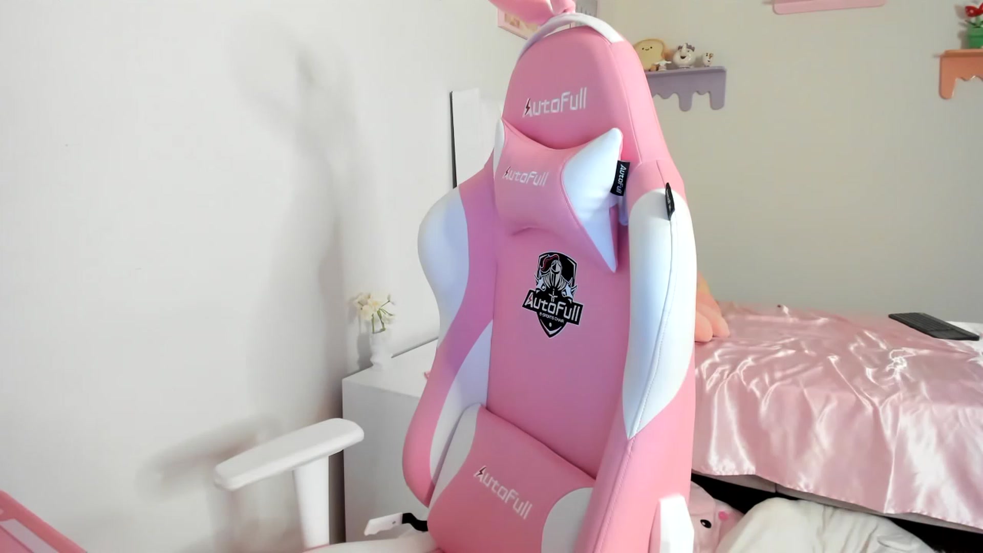 Gallery image thumbnail from Cherrycute666's myfreecams stream on, 08/01/2023, 03:44 image 16 of 20