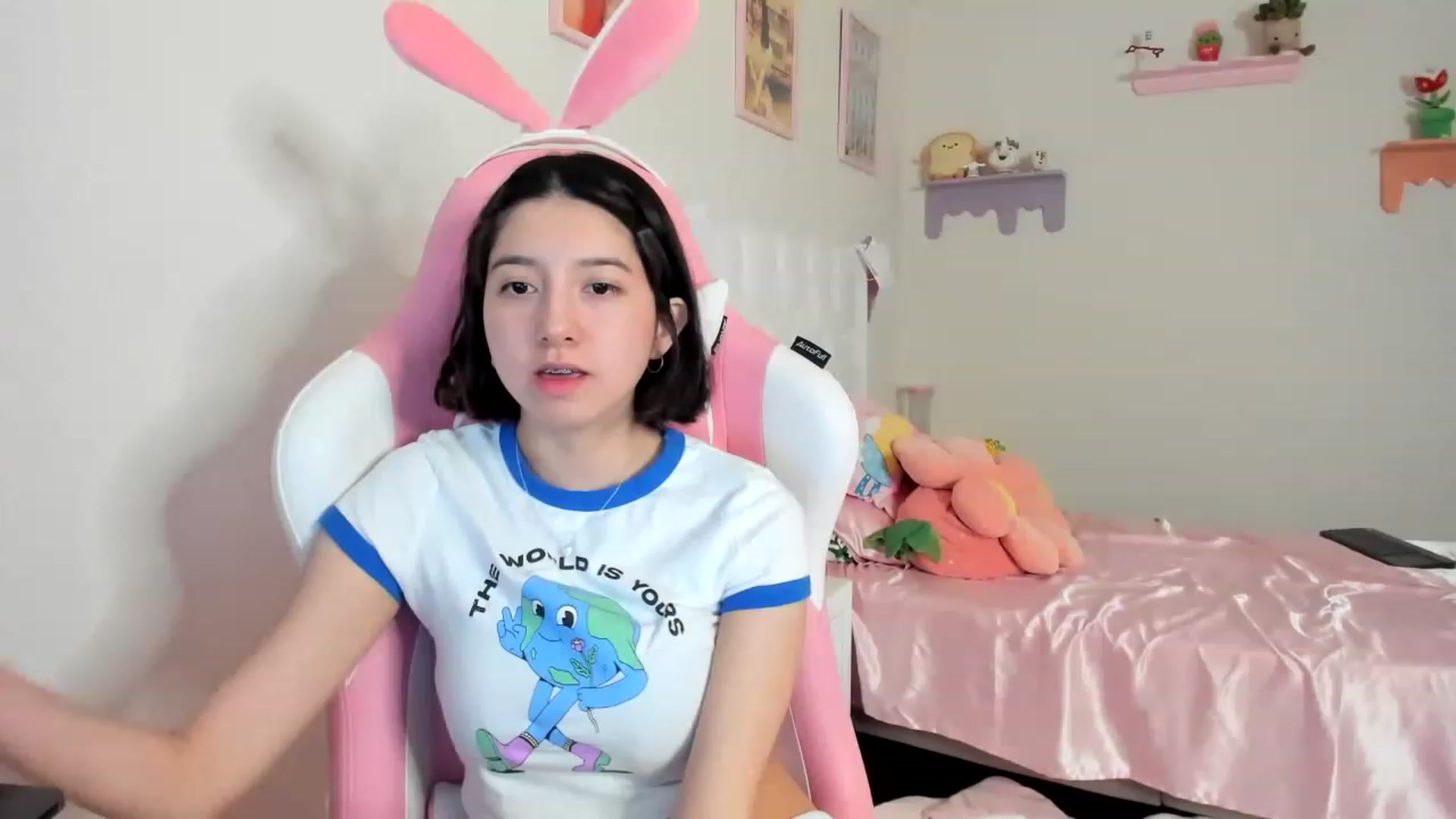 Gallery image thumbnail from Cherrycute666's myfreecams stream on, 08/01/2023, 03:44 image 9 of 20