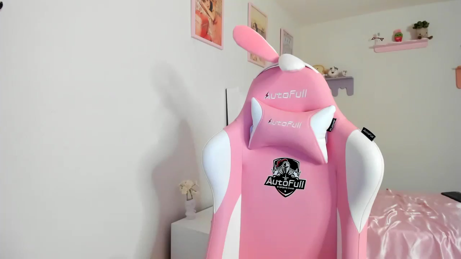 Gallery image thumbnail from Cherrycute666's myfreecams stream on, 08/01/2023, 05:26 image 4 of 20