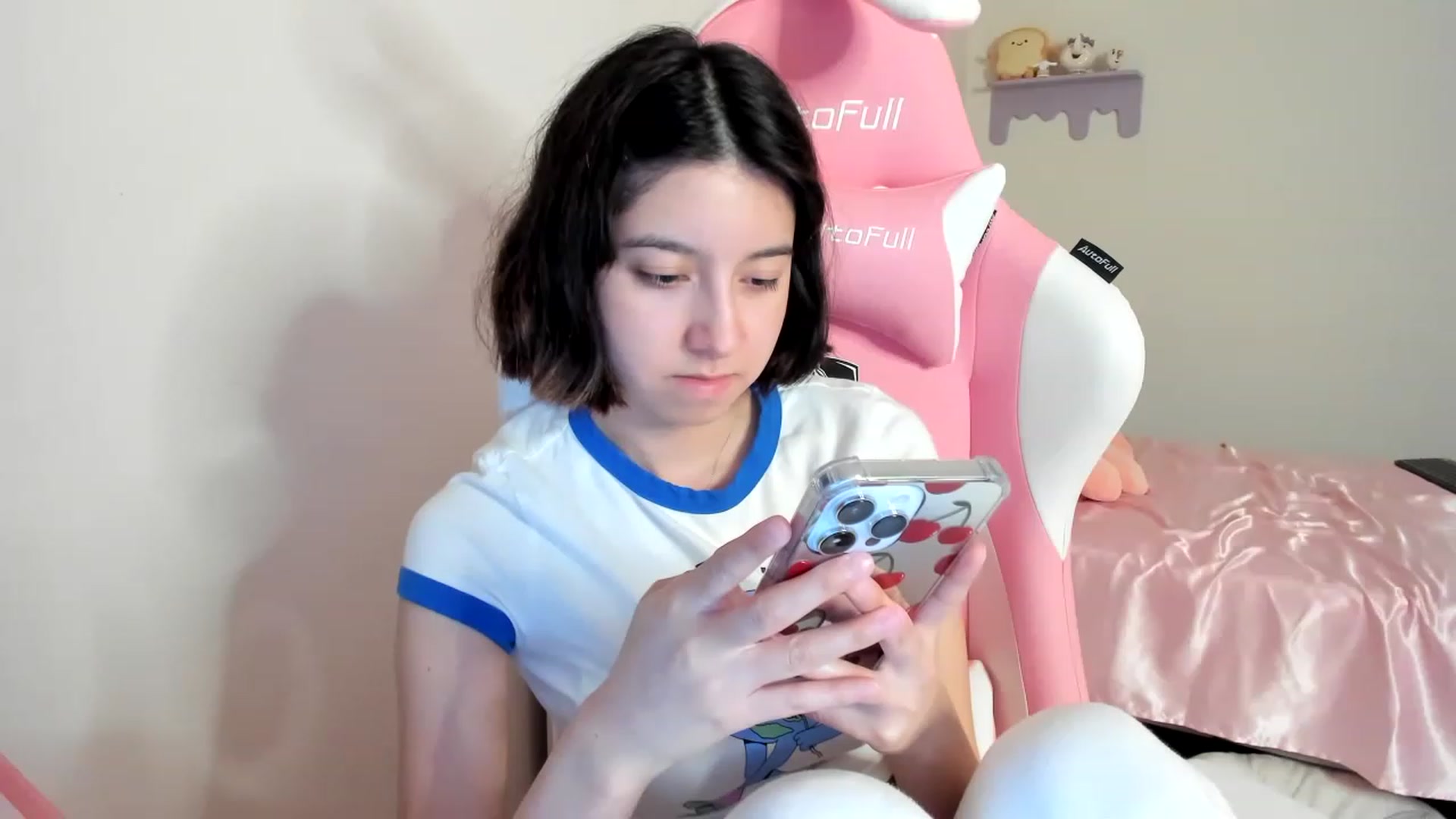 Gallery image thumbnail from Cherrycute666's myfreecams stream on, 08/01/2023, 05:26 image 10 of 20