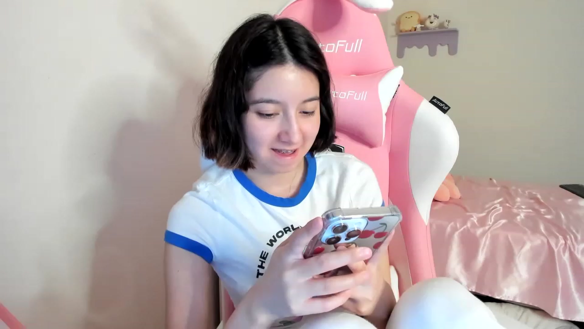 Gallery image thumbnail from Cherrycute666's myfreecams stream on, 08/01/2023, 05:26 image 11 of 20