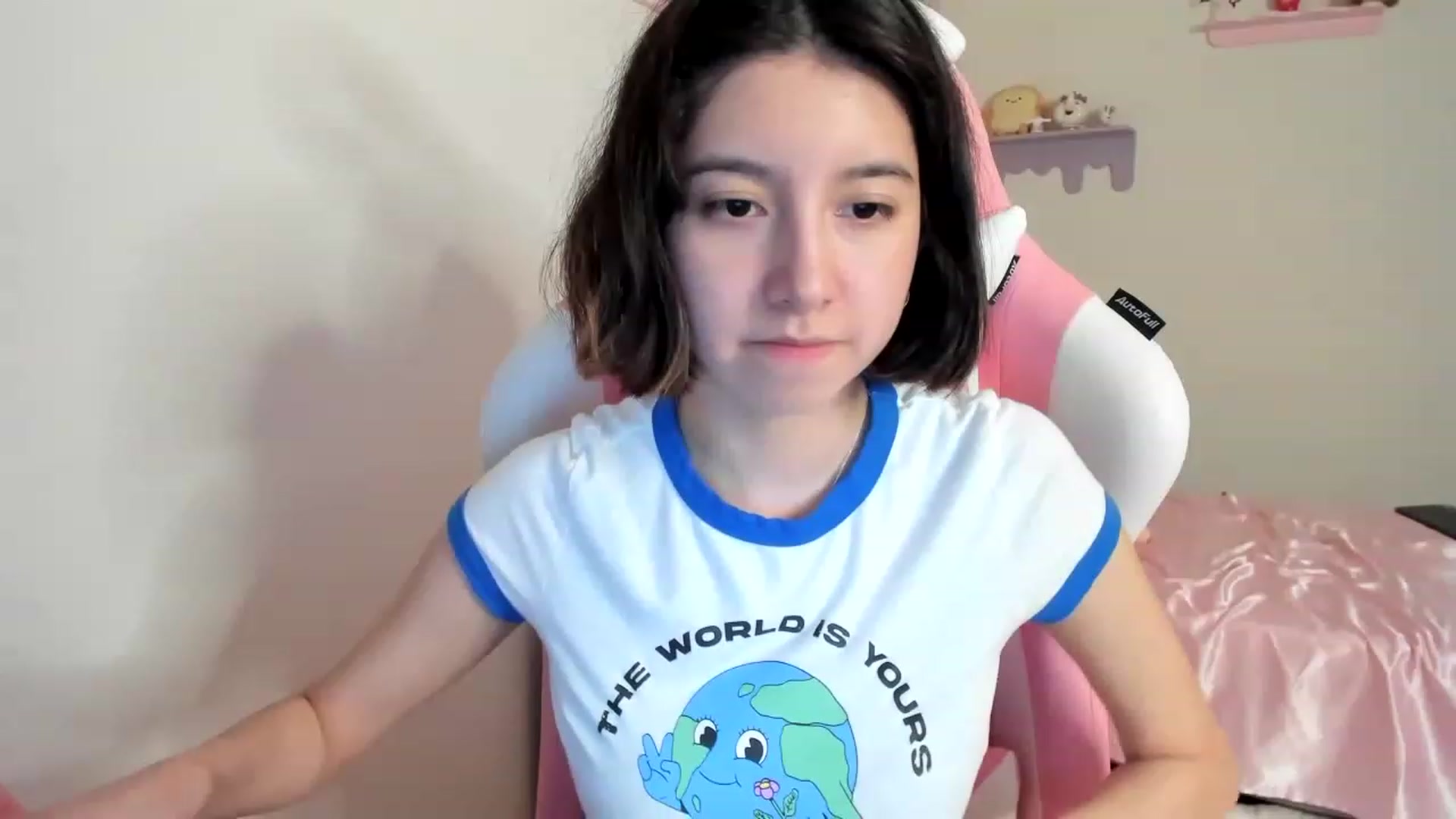 Gallery image thumbnail from Cherrycute666's myfreecams stream on, 08/01/2023, 05:26 image 2 of 20