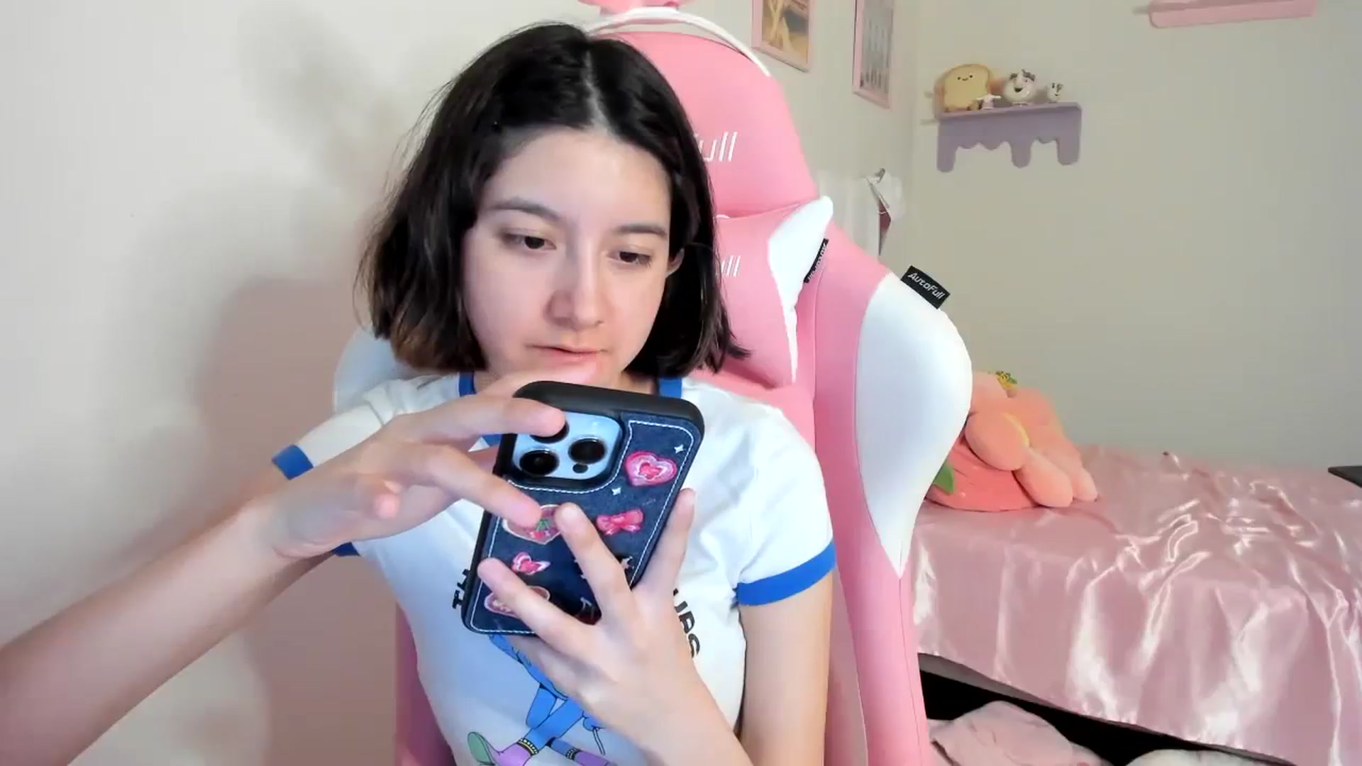 Gallery image thumbnail from Cherrycute666's myfreecams stream on, 08/01/2023, 07:58 image 15 of 20