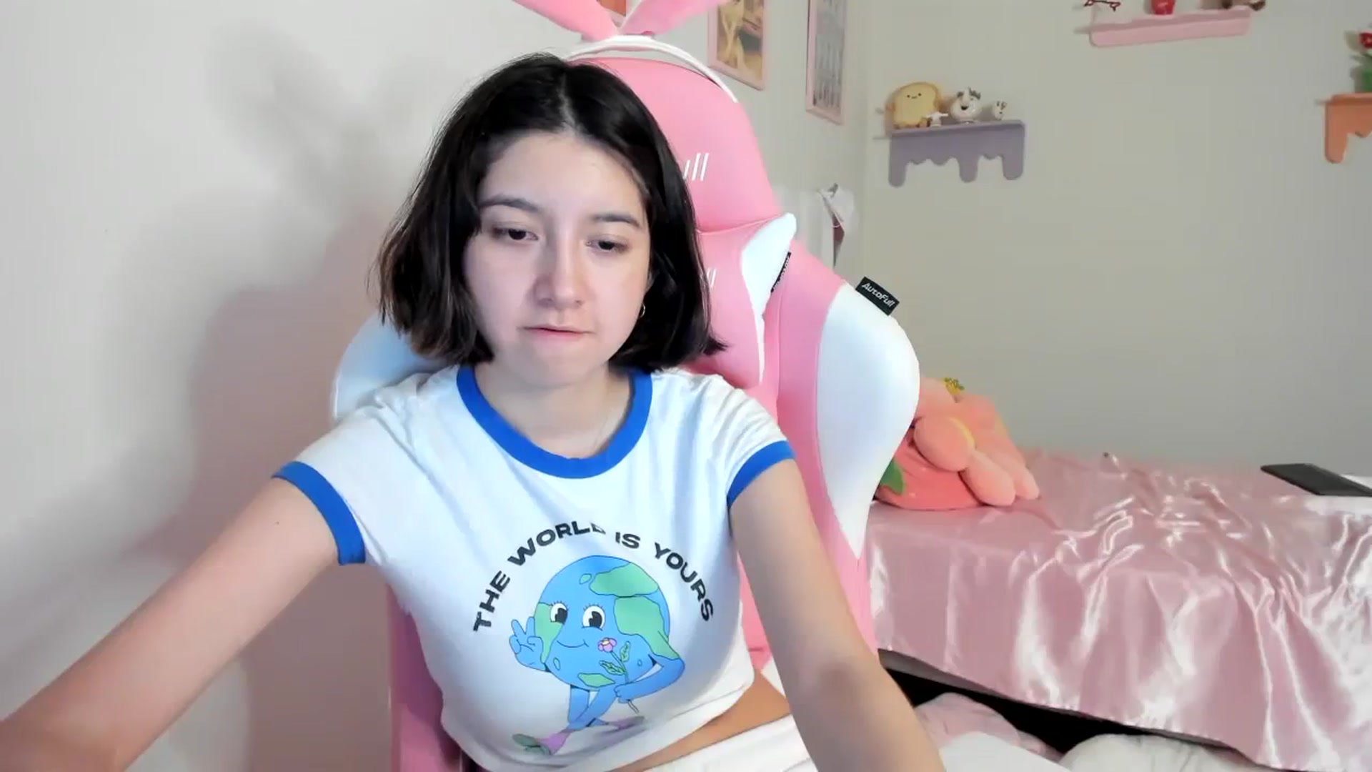 Gallery image thumbnail from Cherrycute666's myfreecams stream on, 08/01/2023, 07:58 image 5 of 20
