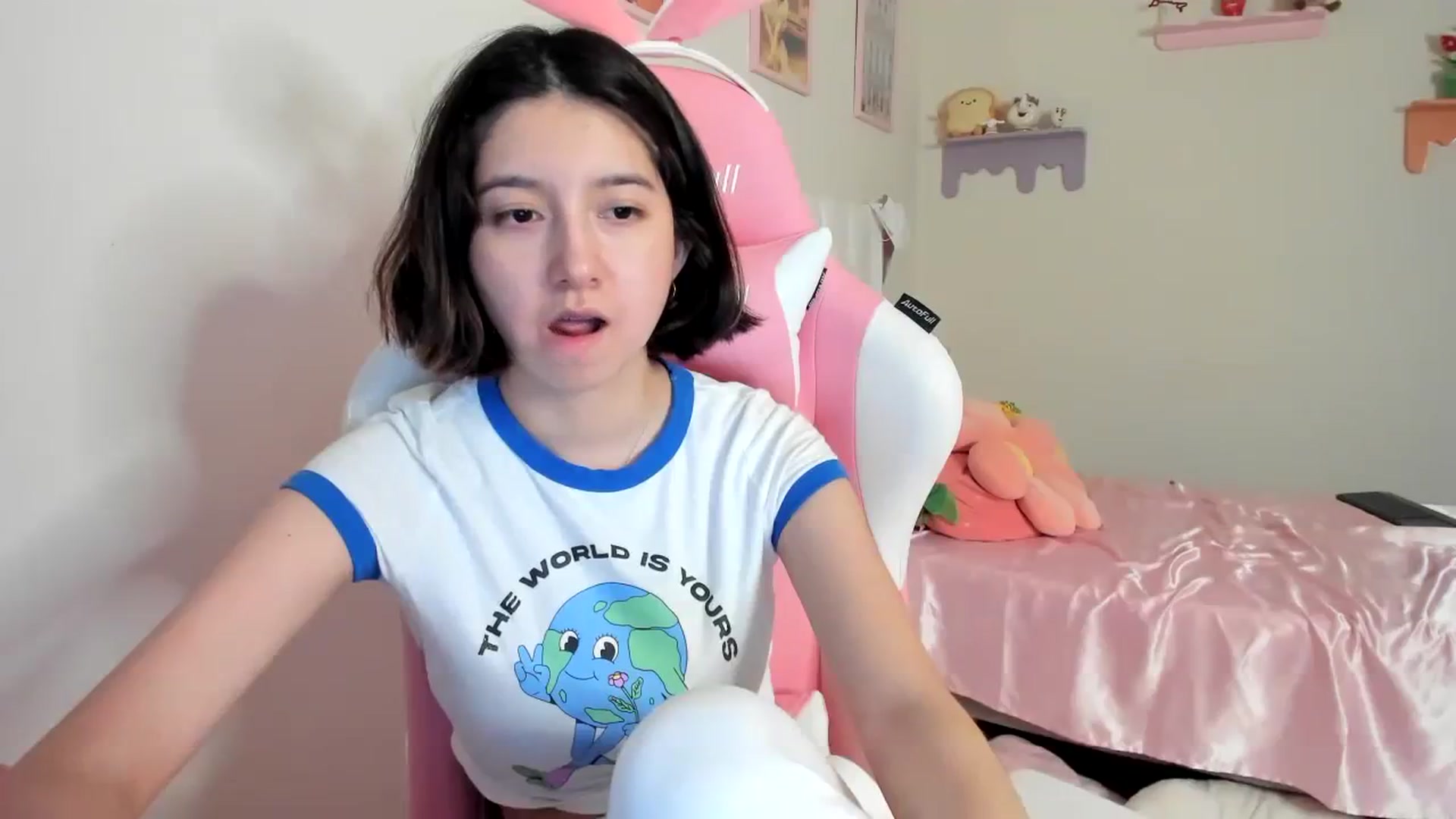 Gallery image thumbnail from Cherrycute666's myfreecams stream on, 08/01/2023, 07:58 image 4 of 20