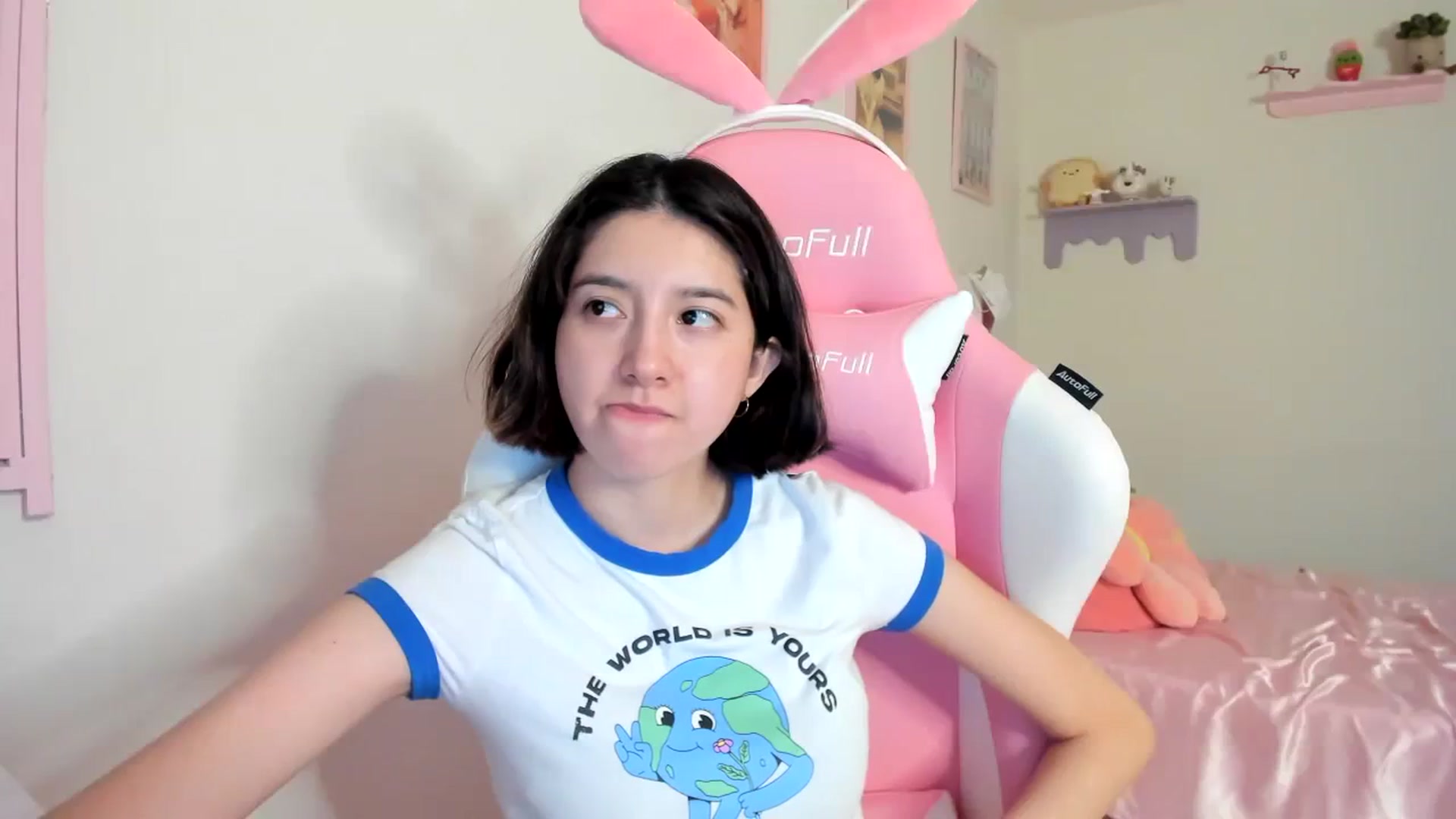 Gallery image thumbnail from Cherrycute666's myfreecams stream on, 08/01/2023, 07:58 image 8 of 20