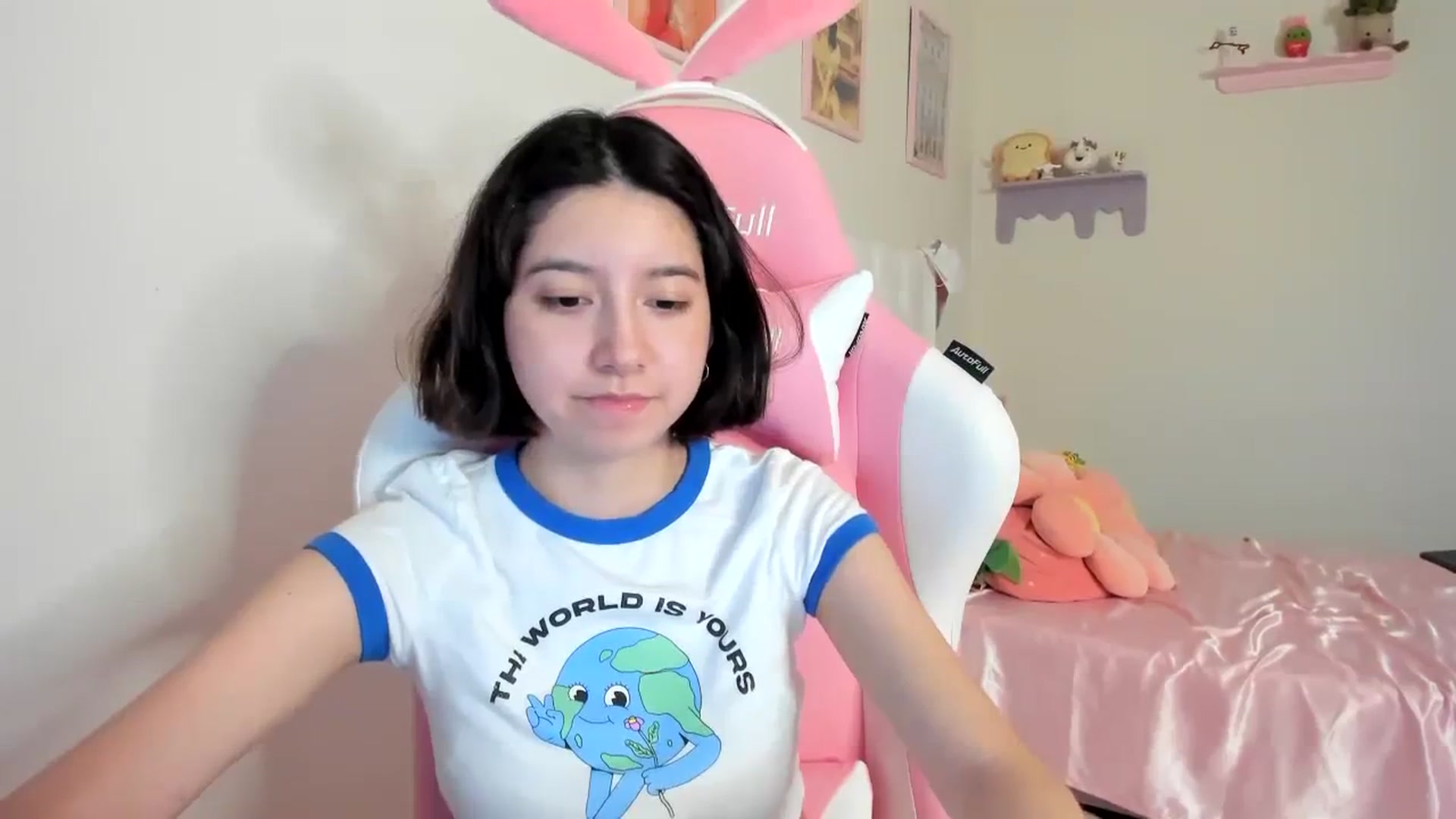 Gallery image thumbnail from Cherrycute666's myfreecams stream on, 08/01/2023, 07:58 image 18 of 20