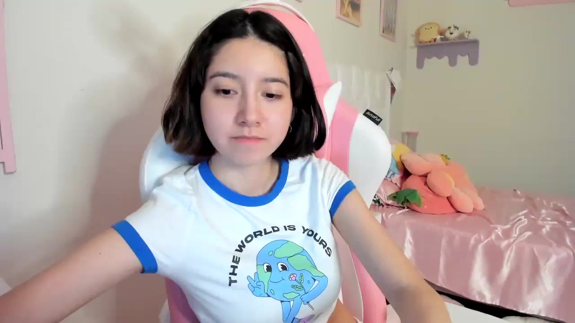 Gallery image thumbnail from Cherrycute666's myfreecams stream on, 08/01/2023, 07:58 image 13 of 20