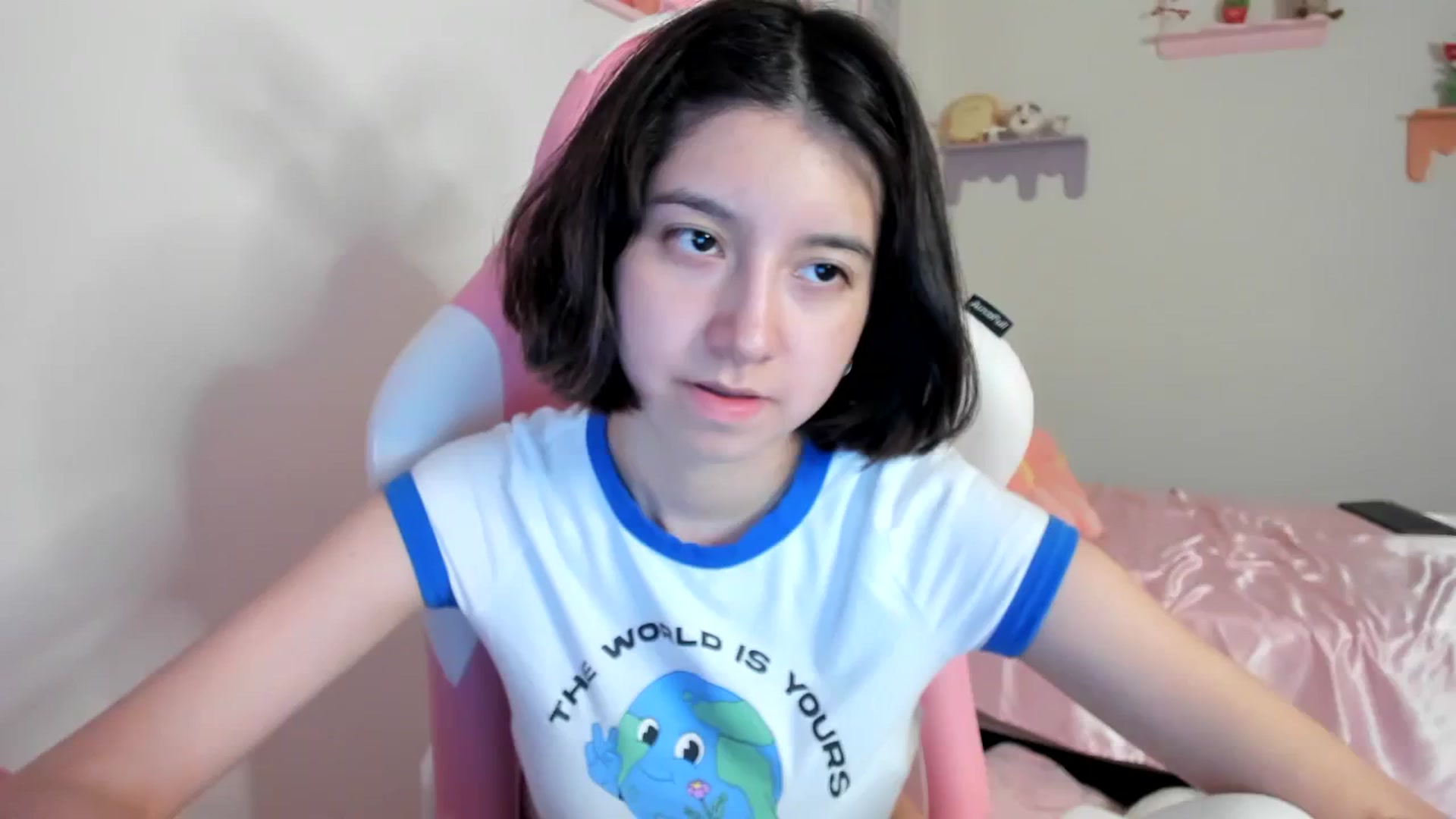 Gallery image thumbnail from Cherrycute666's myfreecams stream on, 08/01/2023, 07:58 image 3 of 20