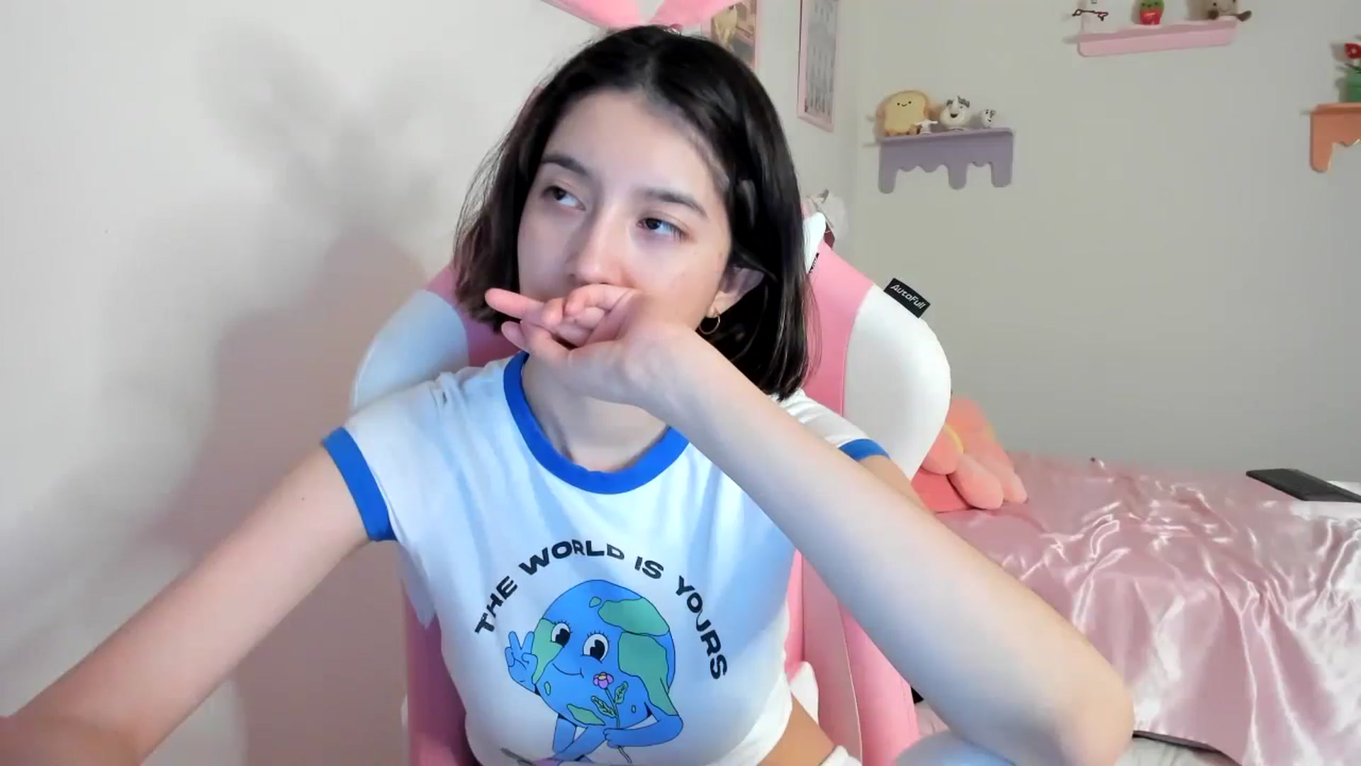 Gallery image thumbnail from Cherrycute666's myfreecams stream on, 08/01/2023, 07:58 image 2 of 20