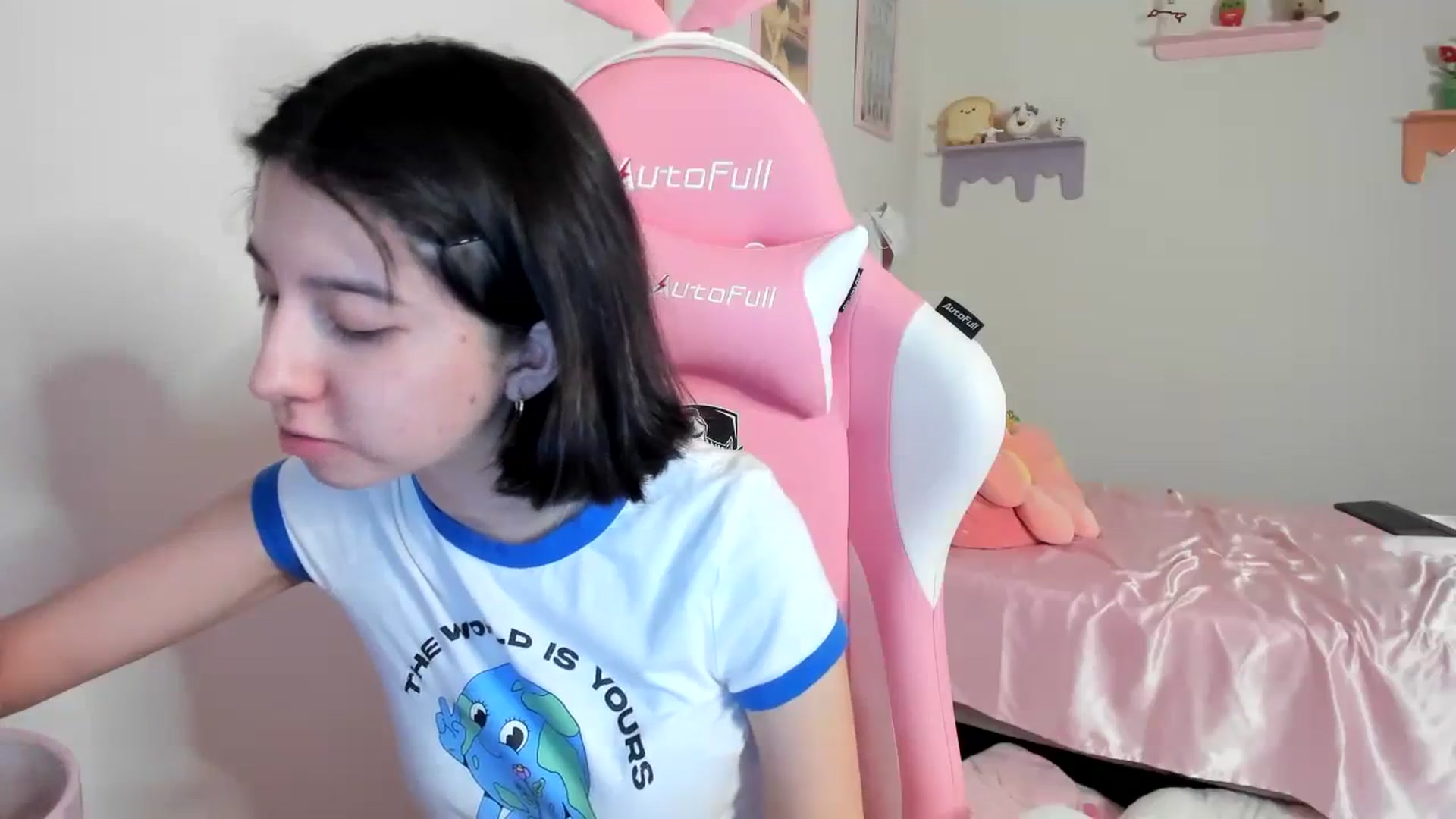 Gallery image thumbnail from Cherrycute666's myfreecams stream on, 08/01/2023, 07:58 image 7 of 20
