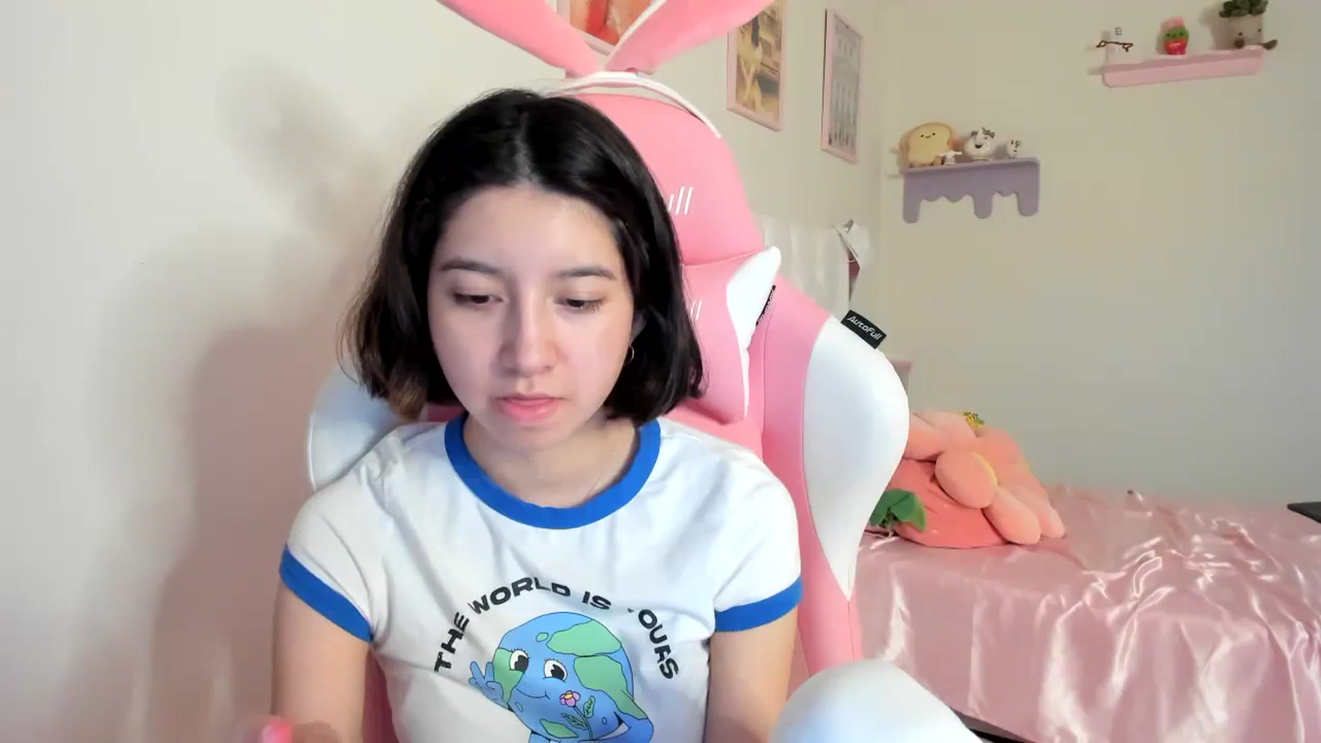 Gallery image thumbnail from Cherrycute666's myfreecams stream on, 08/01/2023, 07:58 image 17 of 20