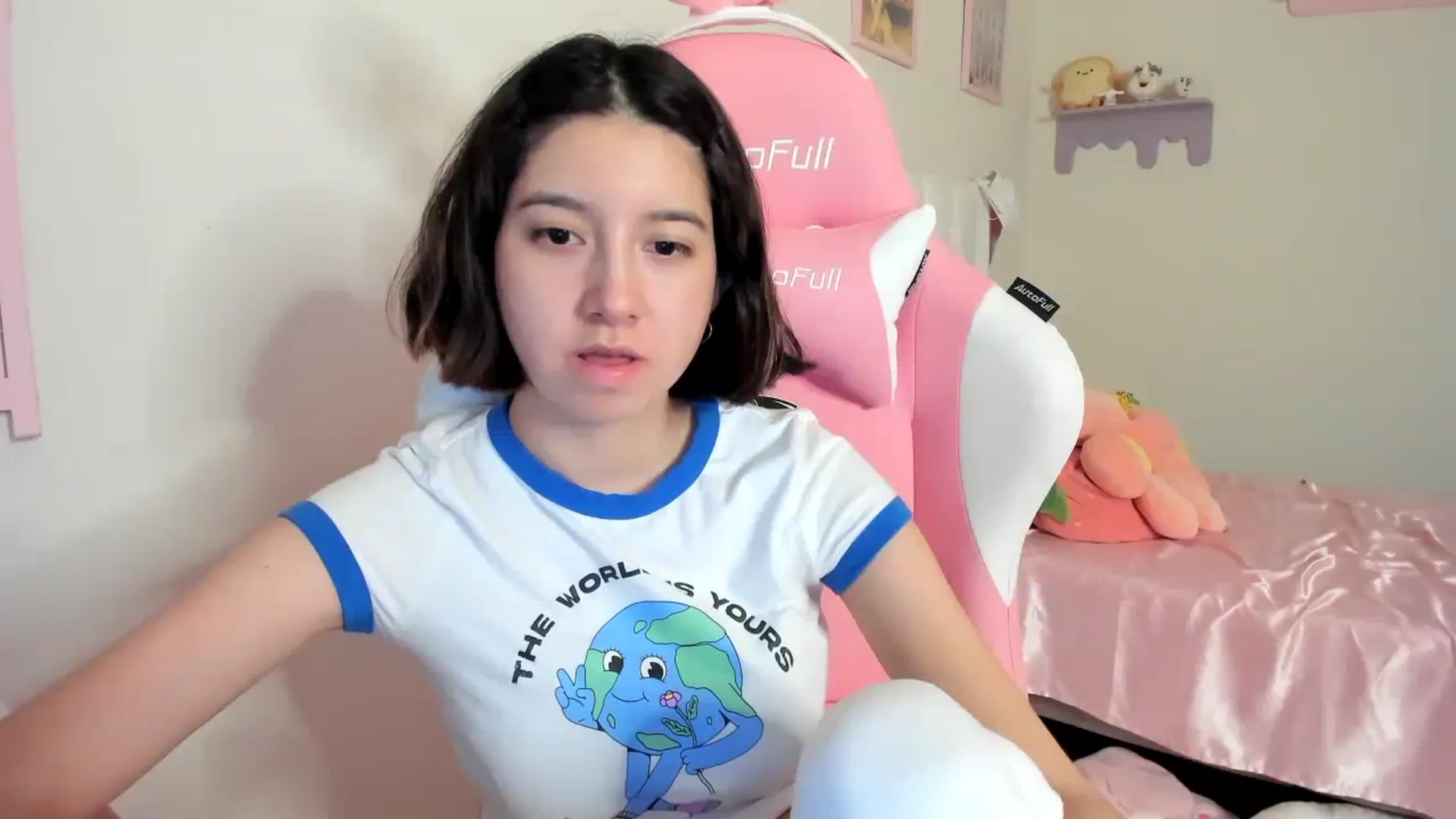 Gallery image thumbnail from Cherrycute666's myfreecams stream on, 08/01/2023, 07:58 image 12 of 20