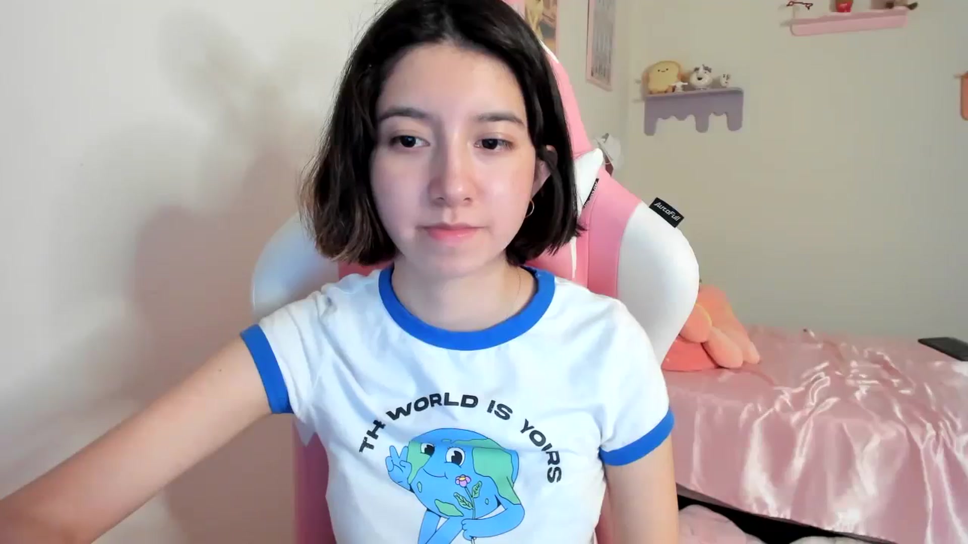Gallery image thumbnail from Cherrycute666's myfreecams stream on, 08/01/2023, 09:43 image 7 of 20