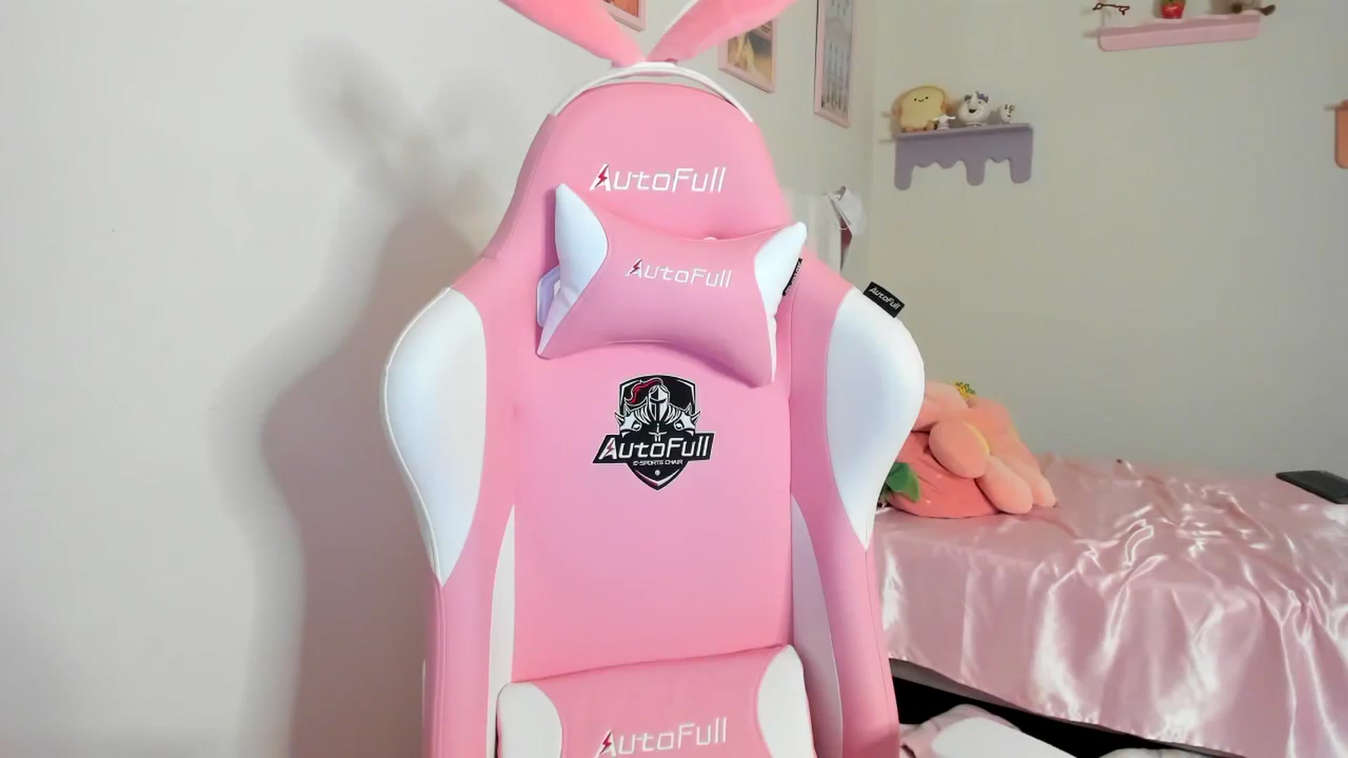 Gallery image thumbnail from Cherrycute666's myfreecams stream on, 08/01/2023, 09:43 image 8 of 20