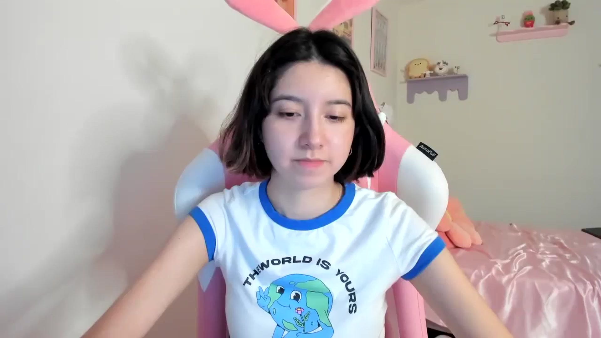 Gallery image thumbnail from Cherrycute666's myfreecams stream on, 08/01/2023, 09:43 image 1 of 20