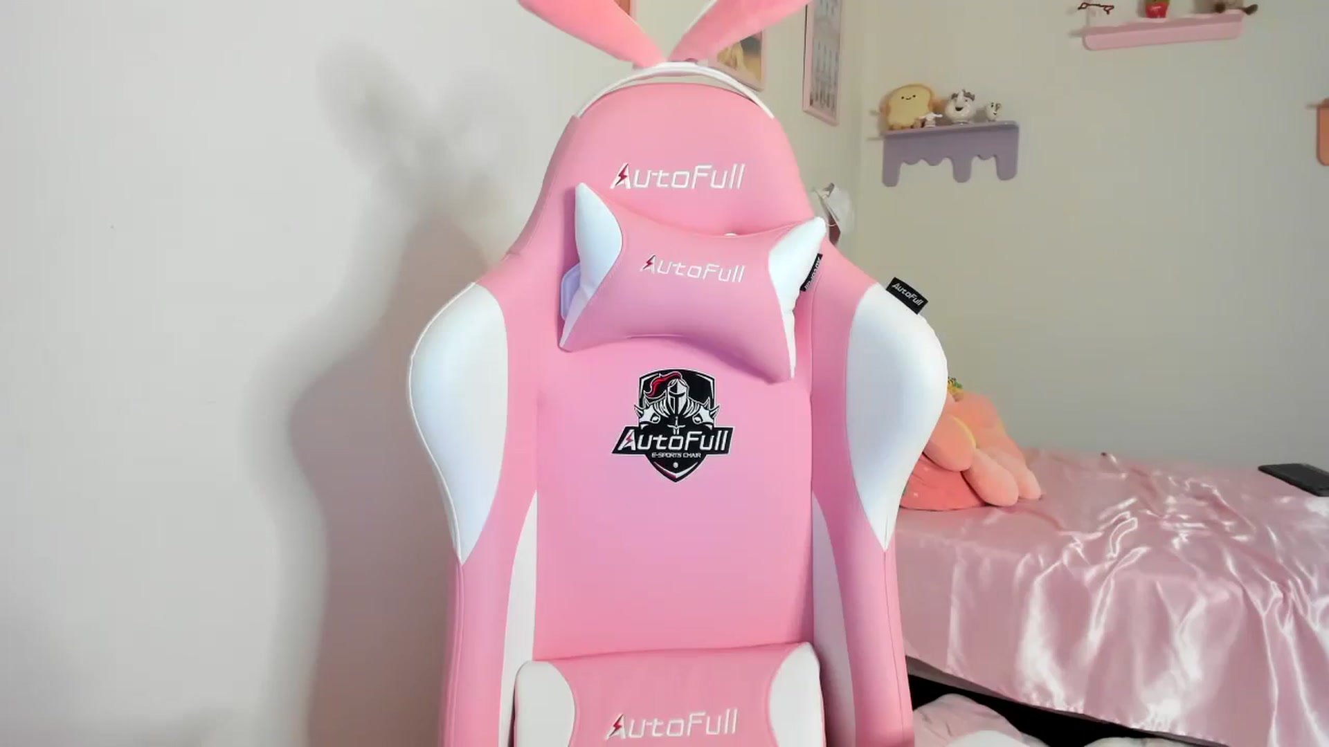 Gallery image thumbnail from Cherrycute666's myfreecams stream on, 08/01/2023, 09:43 image 15 of 20