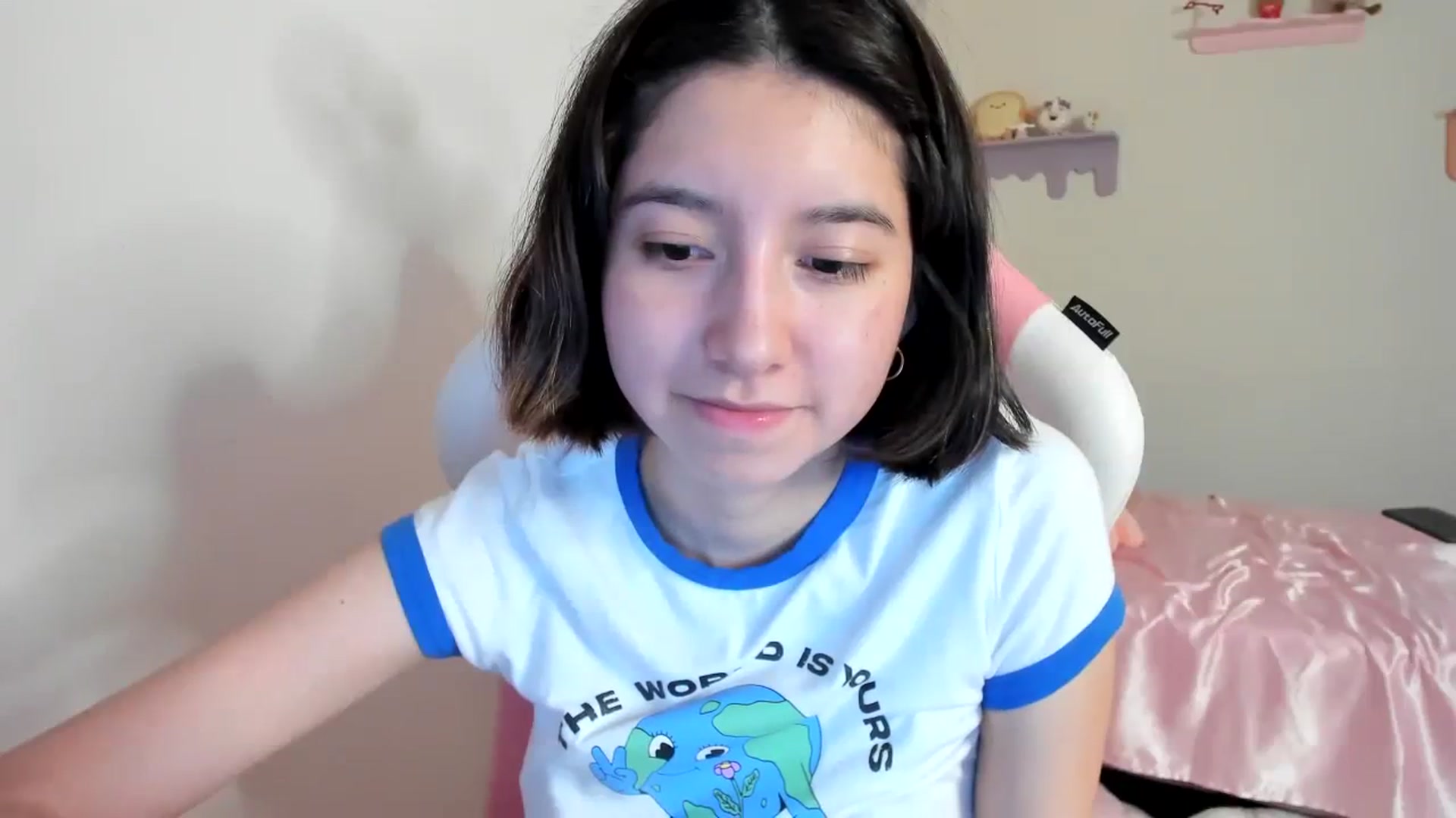 Gallery image thumbnail from Cherrycute666's myfreecams stream on, 08/01/2023, 09:43 image 18 of 20
