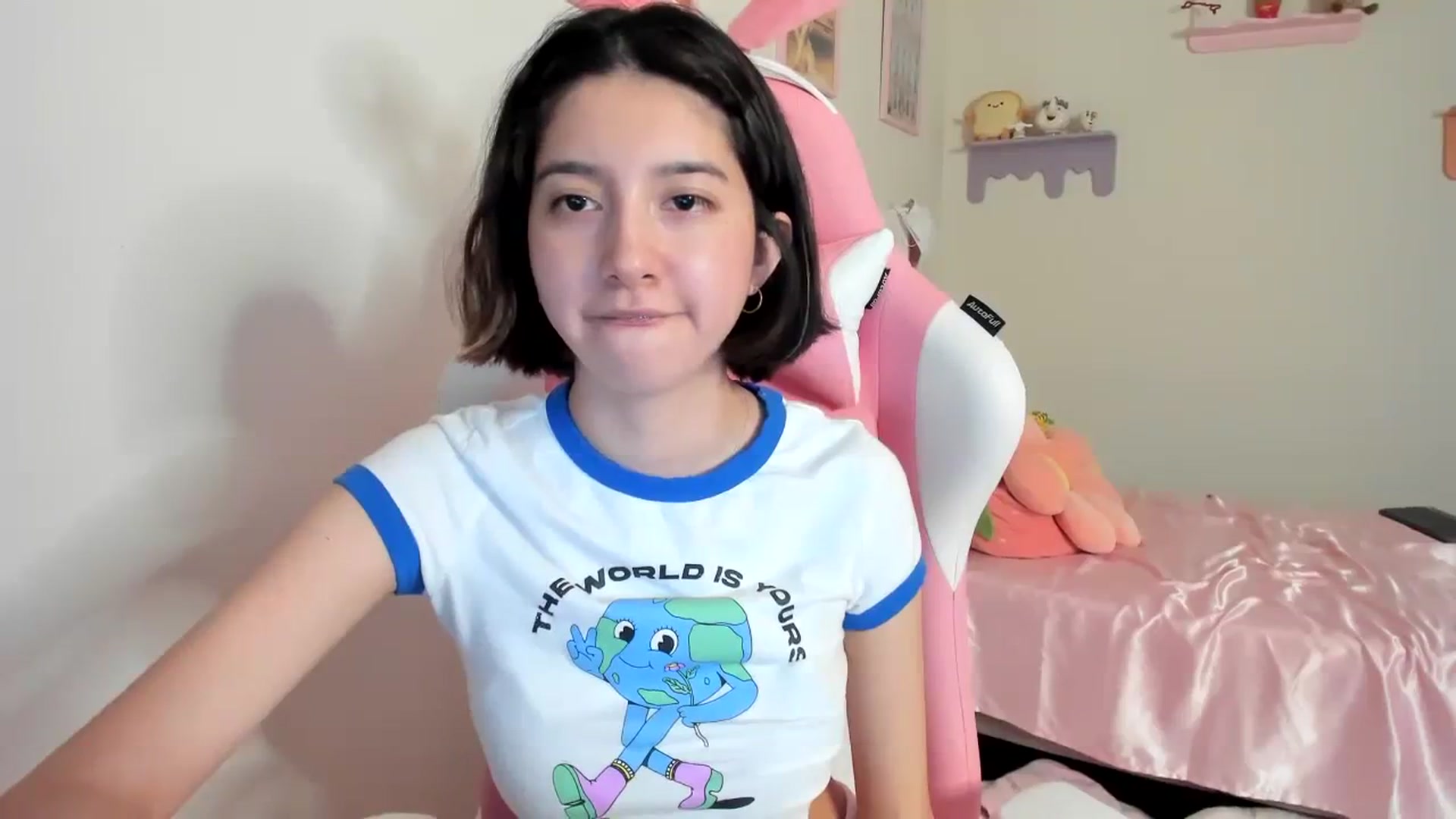 Gallery image thumbnail from Cherrycute666's myfreecams stream on, 08/01/2023, 09:43 image 10 of 20