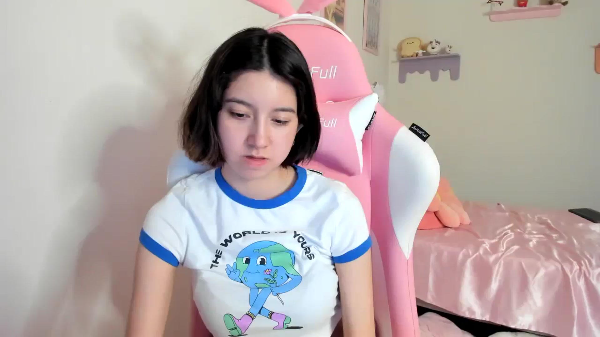 Gallery image thumbnail from Cherrycute666's myfreecams stream on, 08/01/2023, 09:43 image 6 of 20
