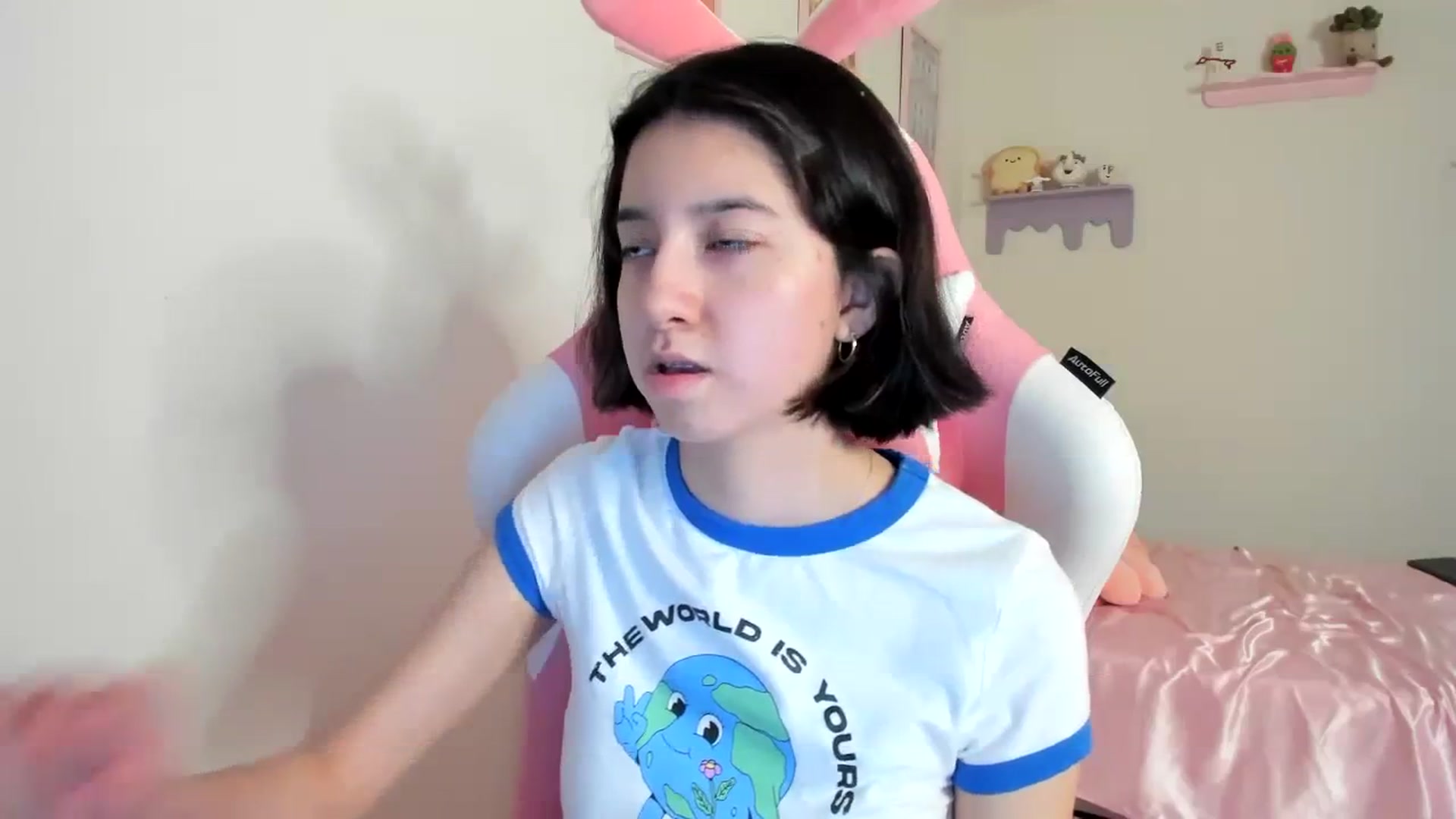 Gallery image thumbnail from Cherrycute666's myfreecams stream on, 08/01/2023, 09:43 image 3 of 20