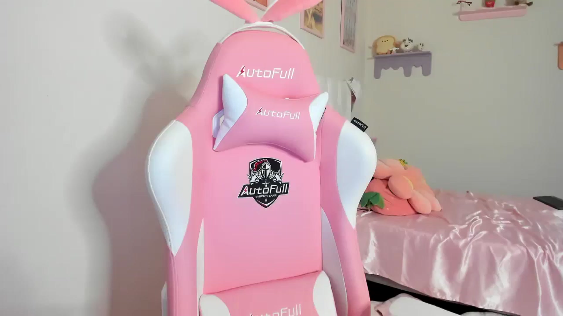 Gallery image thumbnail from Cherrycute666's myfreecams stream on, 08/01/2023, 09:43 image 19 of 20