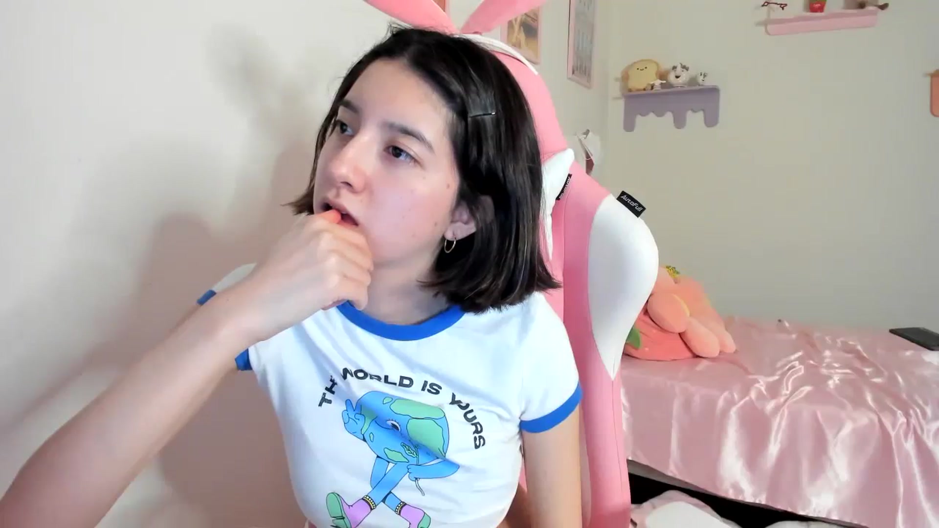 Gallery image thumbnail from Cherrycute666's myfreecams stream on, 08/01/2023, 09:43 image 9 of 20