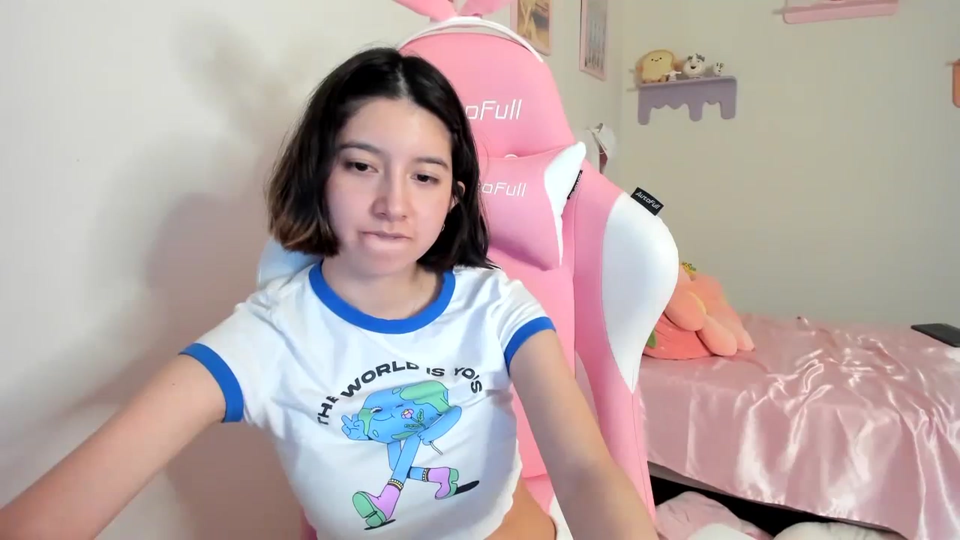 Gallery image thumbnail from Cherrycute666's myfreecams stream on, 08/01/2023, 09:43 image 14 of 20
