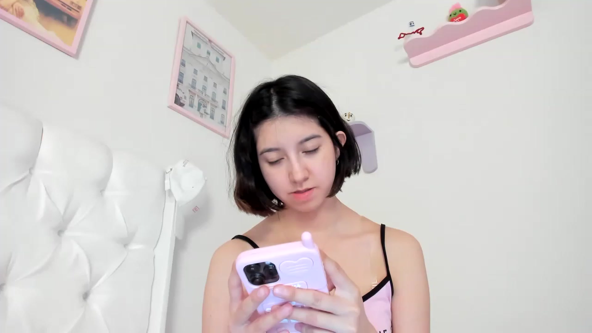 Gallery image thumbnail from Cherrycute666's myfreecams stream on, 08/04/2023, 01:12 image 6 of 20