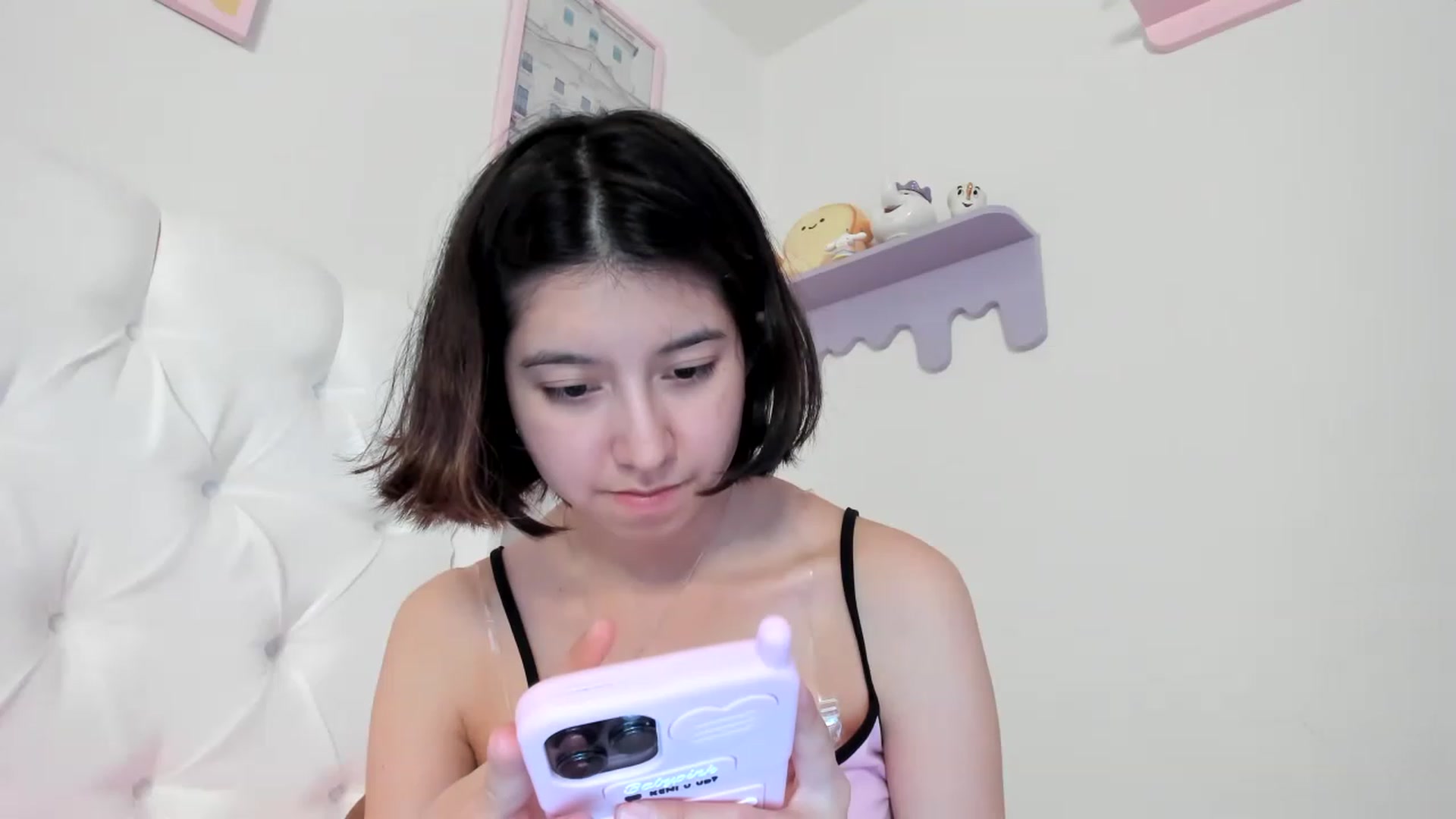 Gallery image thumbnail from Cherrycute666's myfreecams stream on, 08/04/2023, 01:12 image 12 of 20