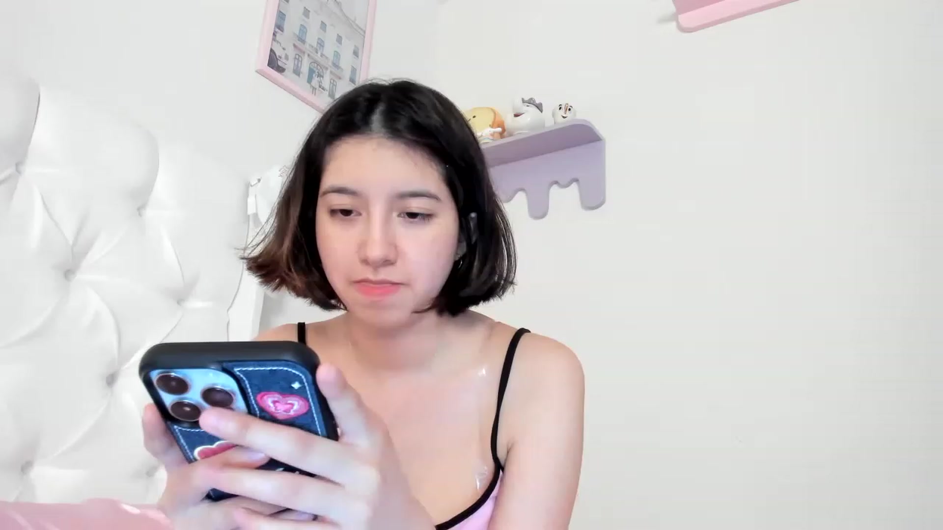 Gallery image thumbnail from Cherrycute666's myfreecams stream on, 08/04/2023, 01:12 image 10 of 20