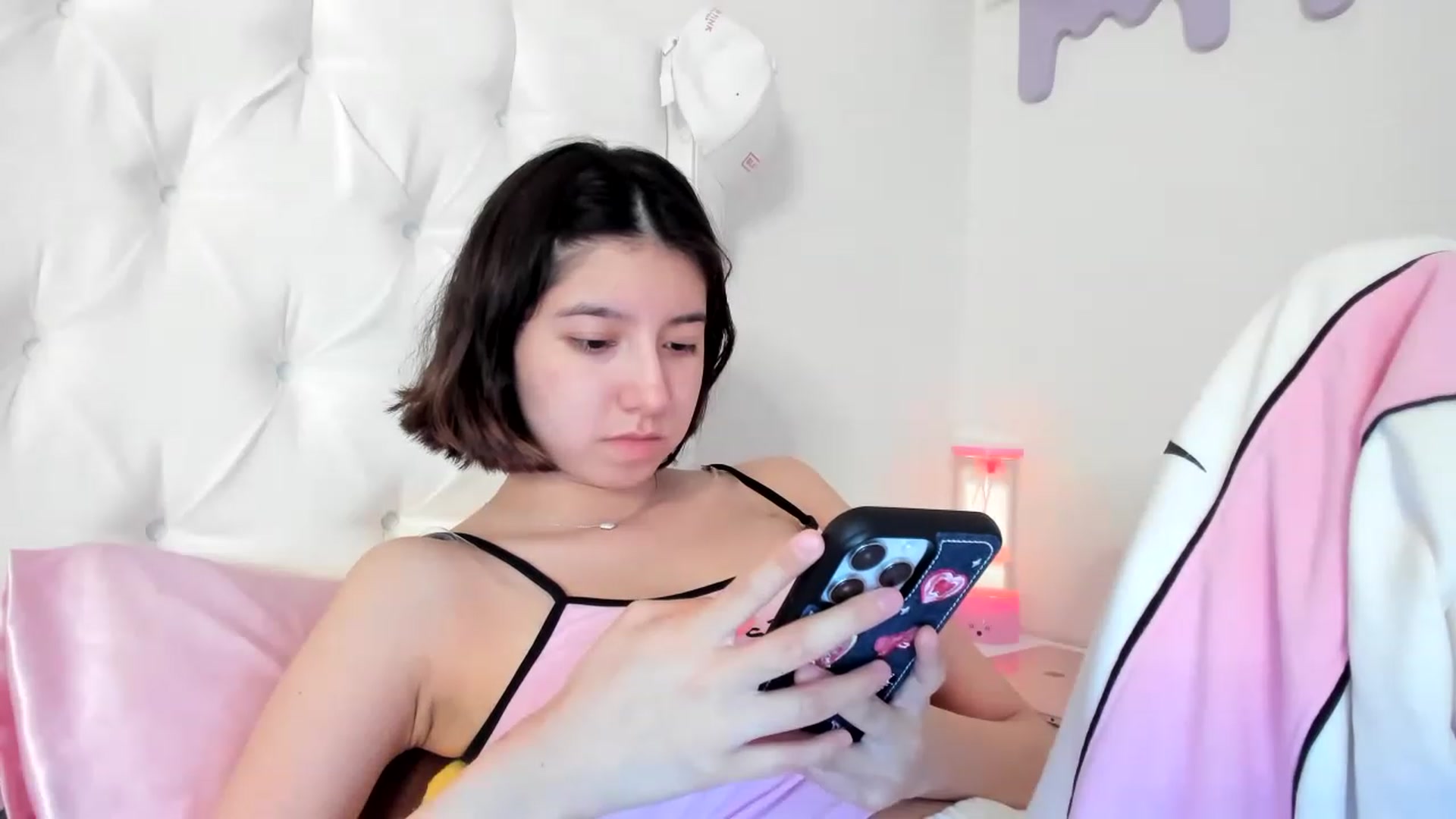 Gallery image thumbnail from Cherrycute666's myfreecams stream on, 08/04/2023, 01:12 image 15 of 20
