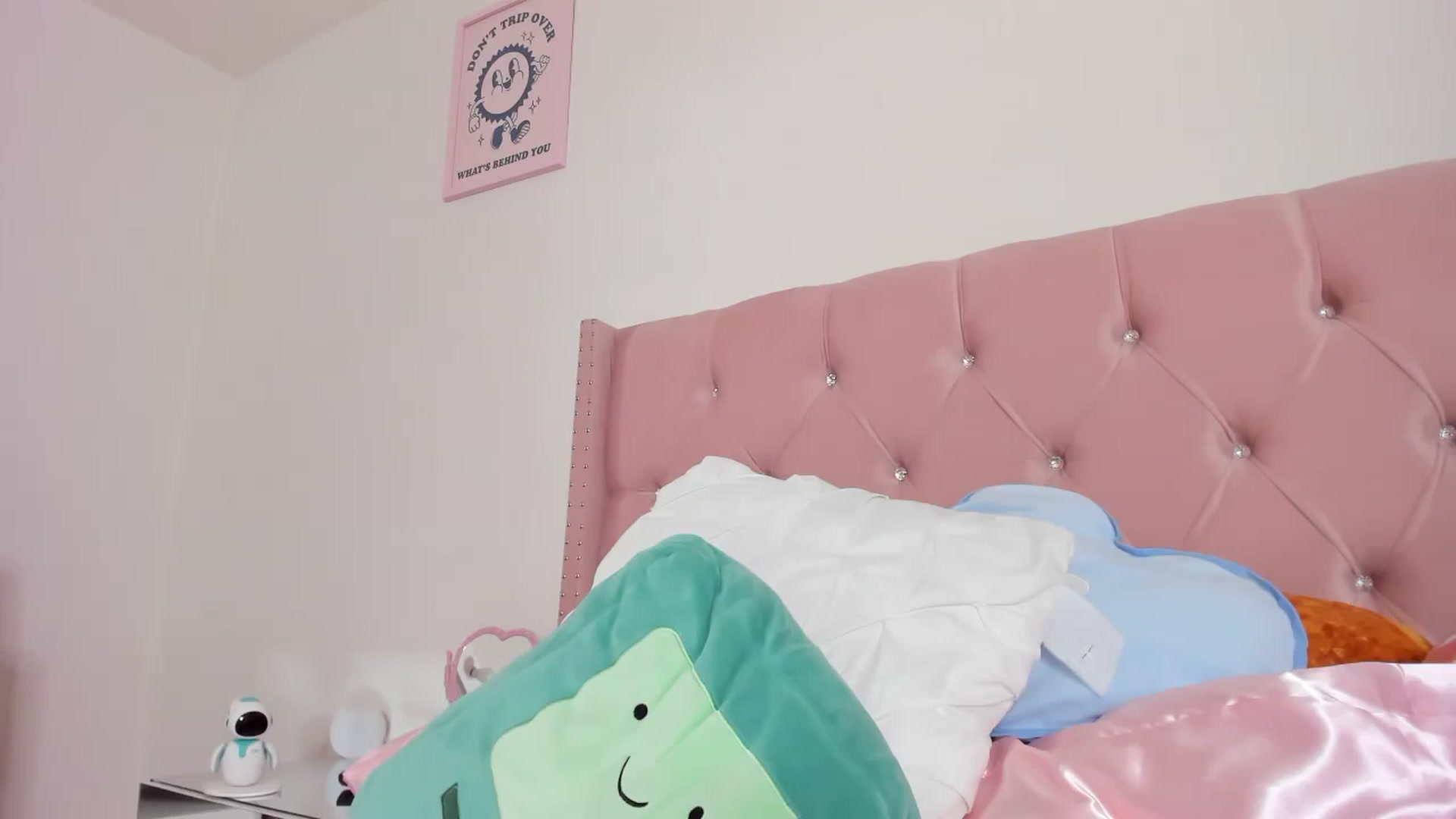 Gallery image thumbnail from Cherrycute666's myfreecams stream on, 08/04/2023, 08:53 image 17 of 20