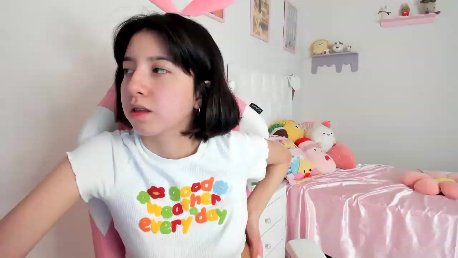 Gallery image thumbnail from Cherrycute666's myfreecams stream on, 08/05/2023, 15:38 image 12 of 20