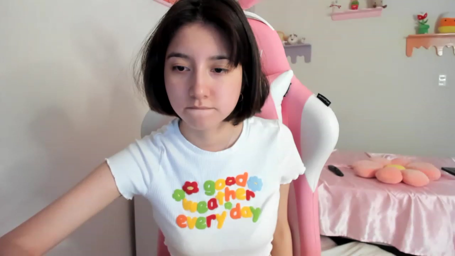 Gallery image thumbnail from Cherrycute666's myfreecams stream on, 08/05/2023, 15:38 image 4 of 20