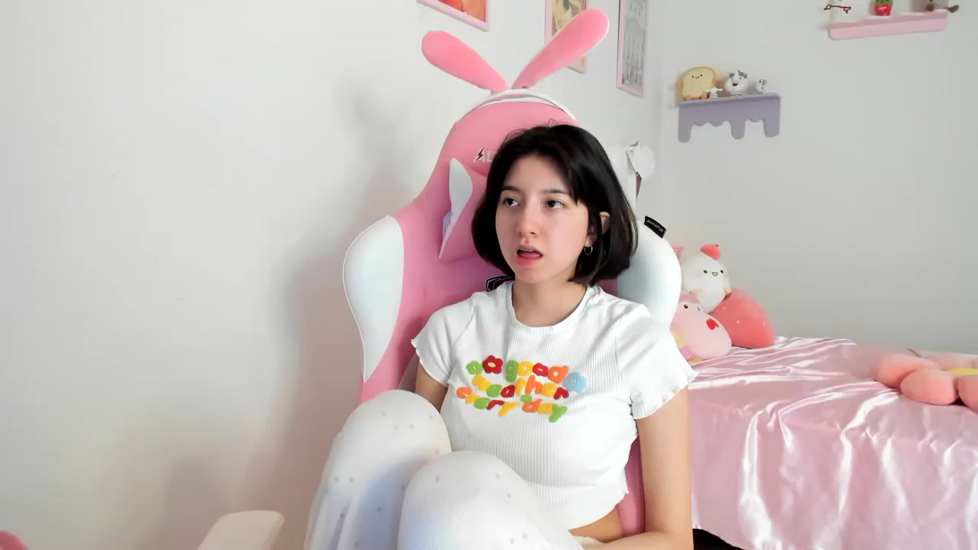 Gallery image thumbnail from Cherrycute666's myfreecams stream on, 08/05/2023, 15:38 image 19 of 20