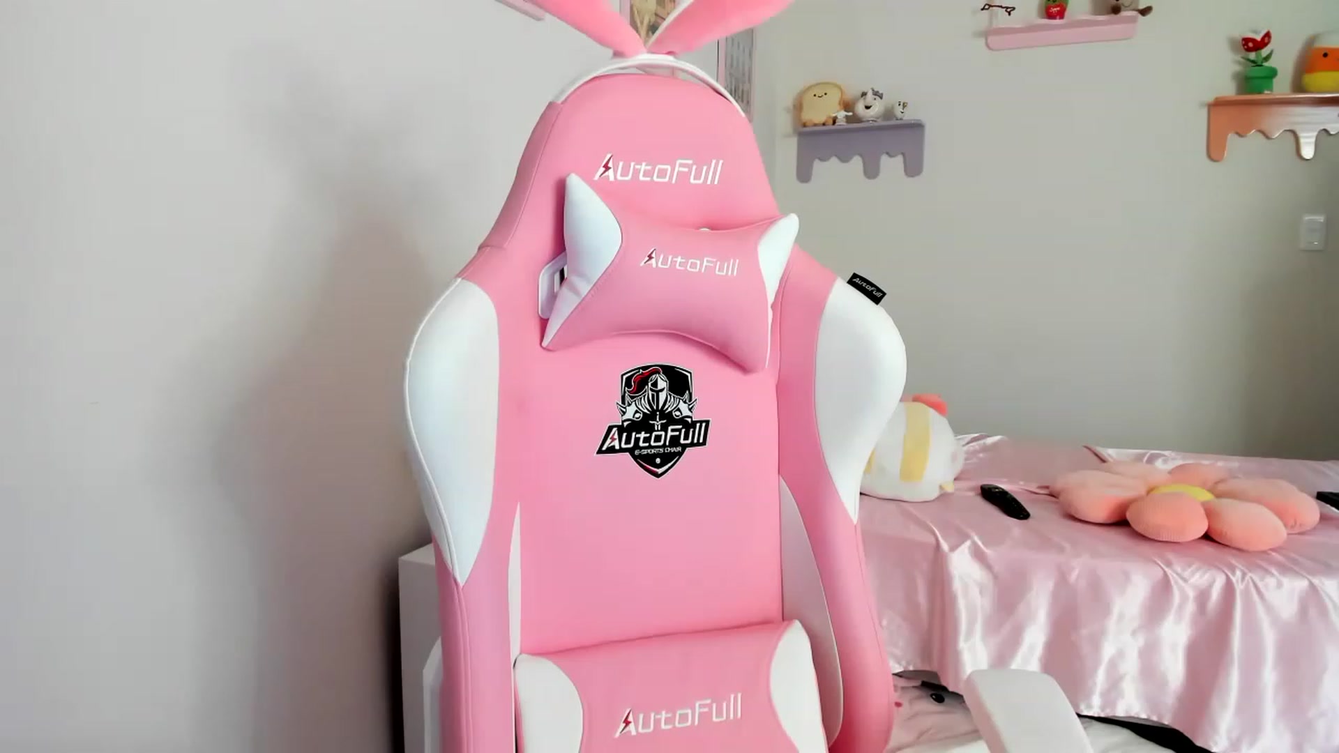 Gallery image thumbnail from Cherrycute666's myfreecams stream on, 08/05/2023, 15:38 image 6 of 20