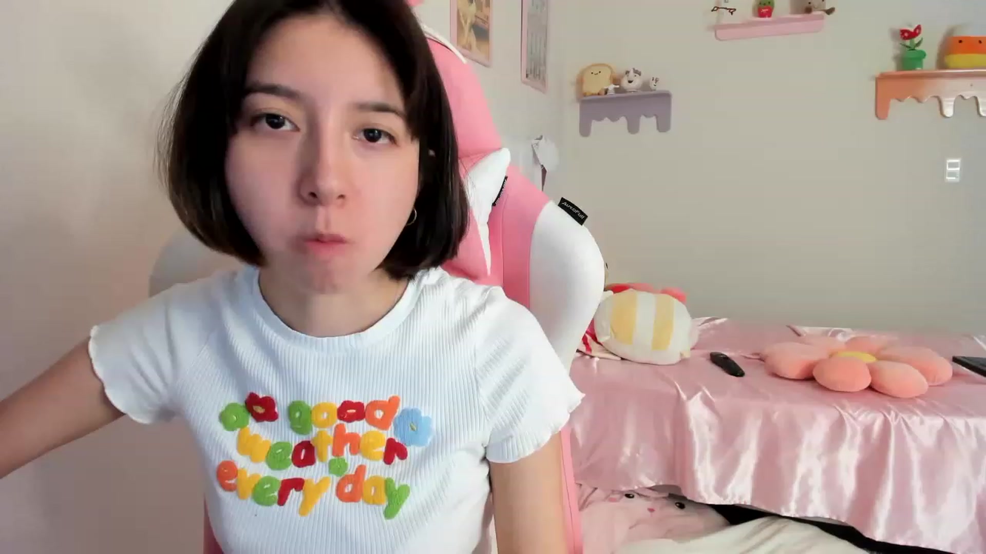 Gallery image thumbnail from Cherrycute666's myfreecams stream on, 08/05/2023, 15:38 image 8 of 20