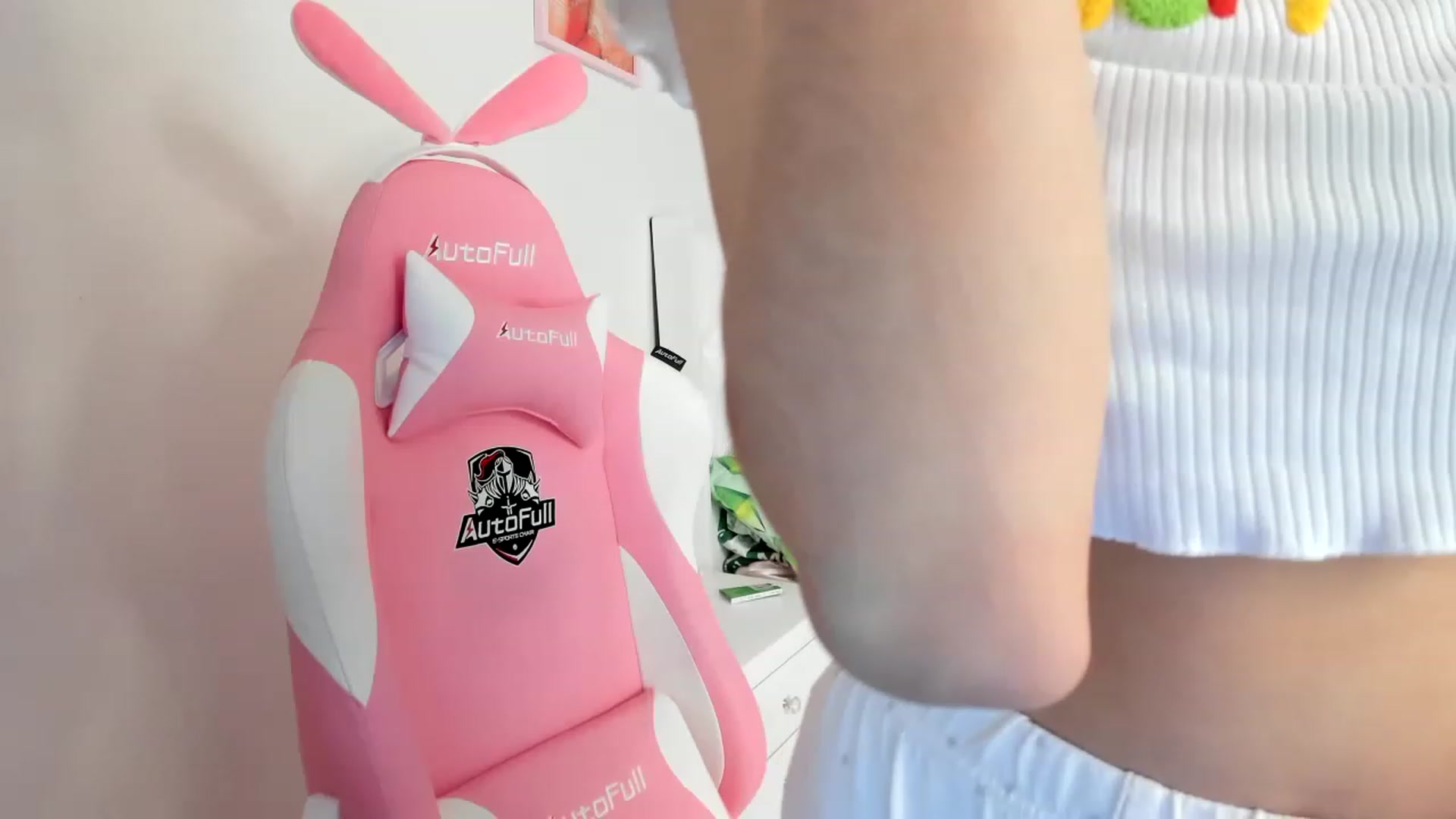 Gallery image thumbnail from Cherrycute666's myfreecams stream on, 08/05/2023, 17:36 image 6 of 20