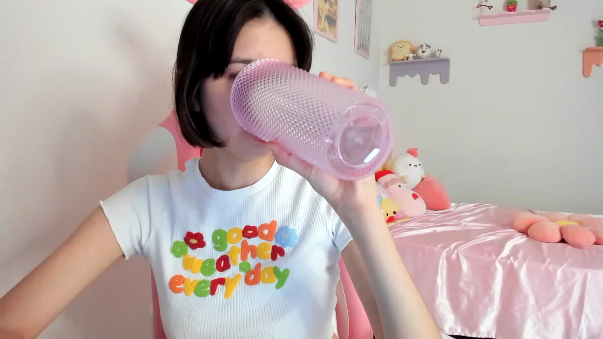 Gallery image thumbnail from Cherrycute666's myfreecams stream on, 08/05/2023, 17:36 image 13 of 20