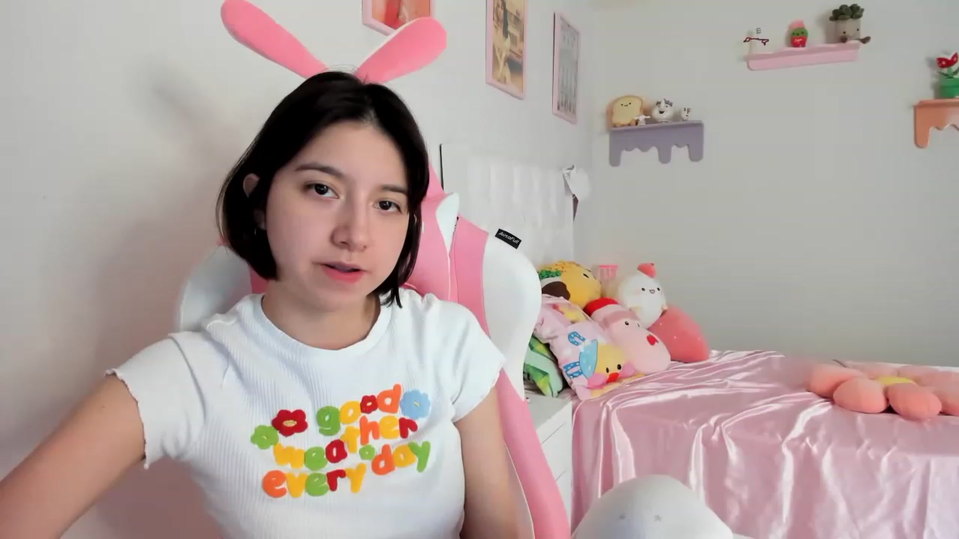 Gallery image thumbnail from Cherrycute666's myfreecams stream on, 08/05/2023, 17:36 image 10 of 20
