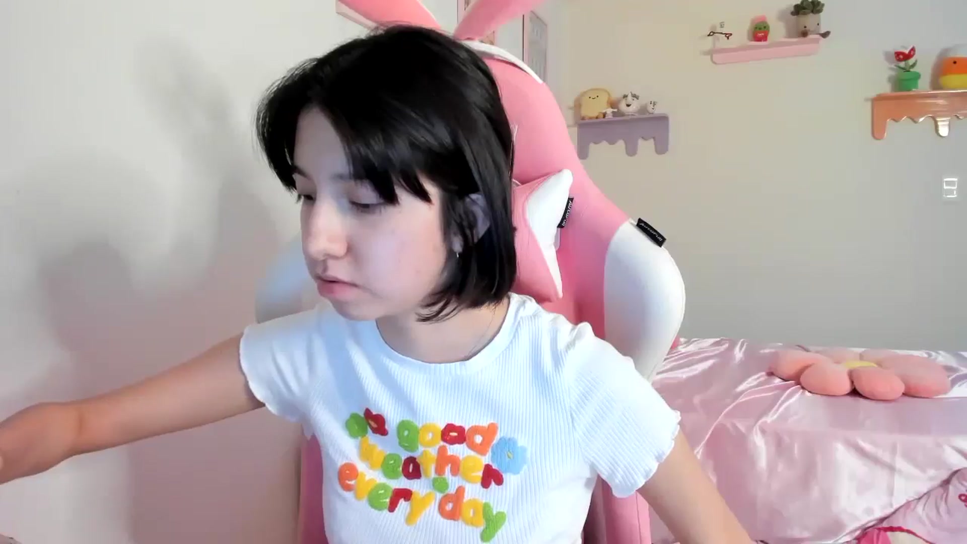 Gallery image thumbnail from Cherrycute666's myfreecams stream on, 08/05/2023, 22:17 image 14 of 20